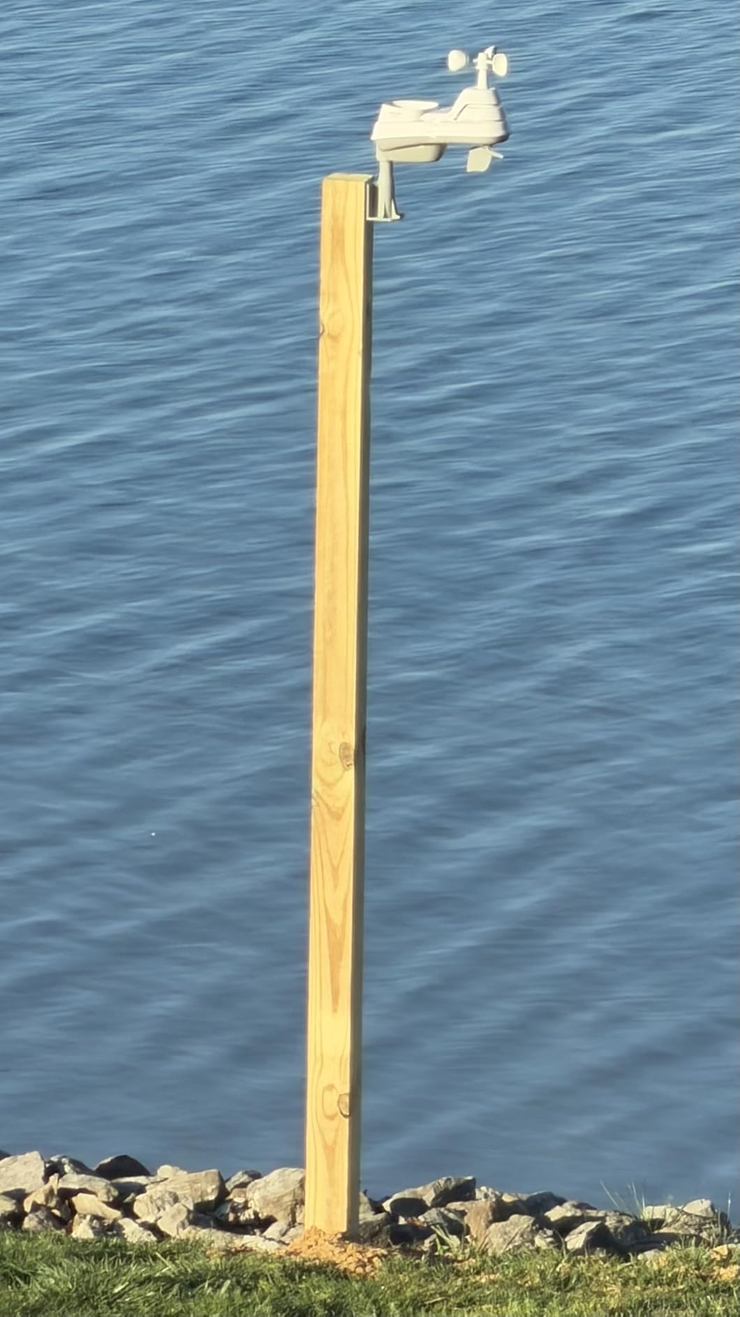 AcuRite Iris Weather Station with Mini Wireless Display for Temperature, Humidity, Wind Speed, Wind Direction, Historic Rainfall Totals, and Hyperlocal Forecast with Built-in Barometer customer photo 1