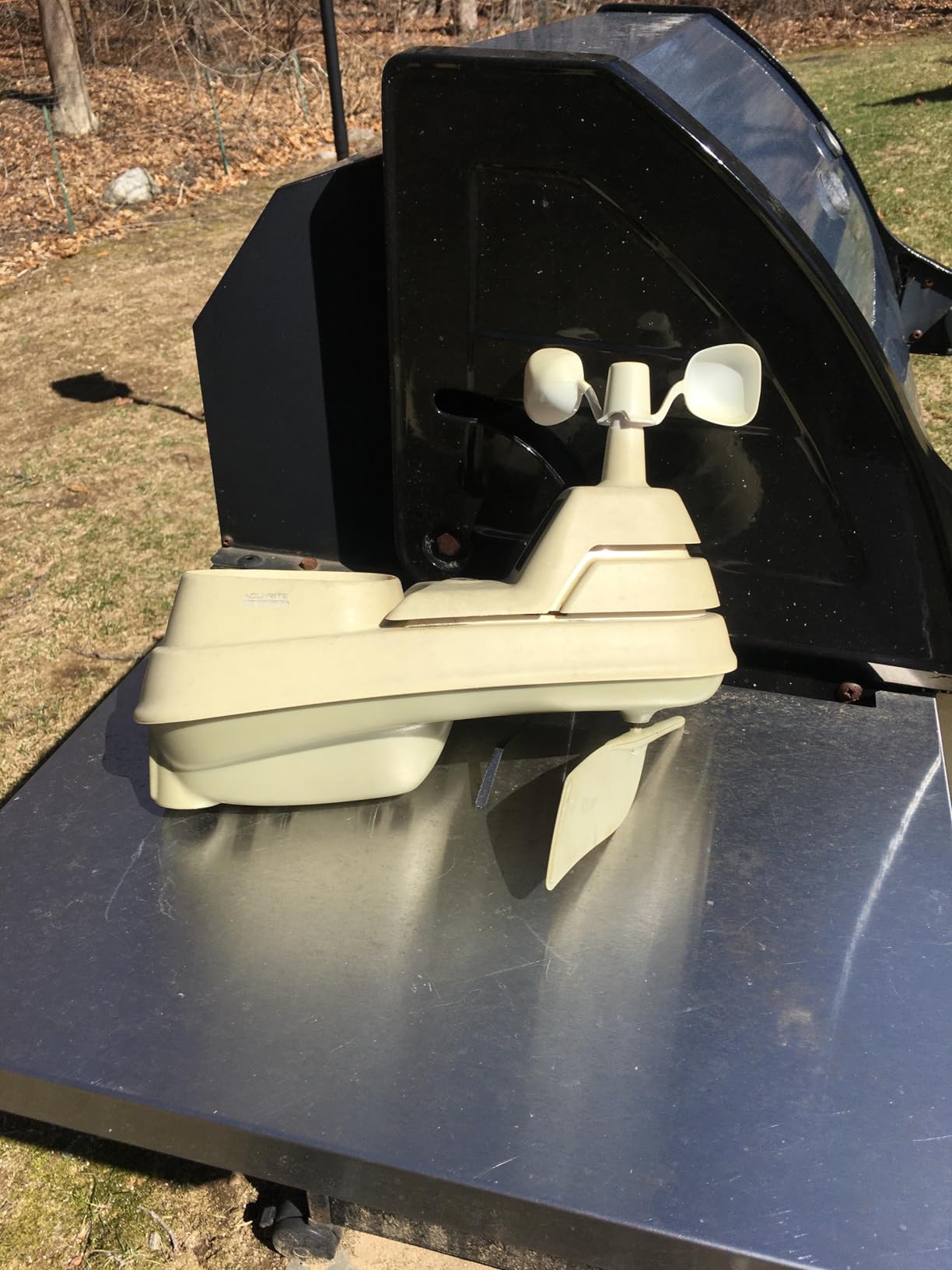 AcuRite Iris Weather Station with Mini Wireless Display for Temperature, Humidity, Wind Speed, Wind Direction, Historic Rainfall Totals, and Hyperlocal Forecast with Built-in Barometer customer photo 2