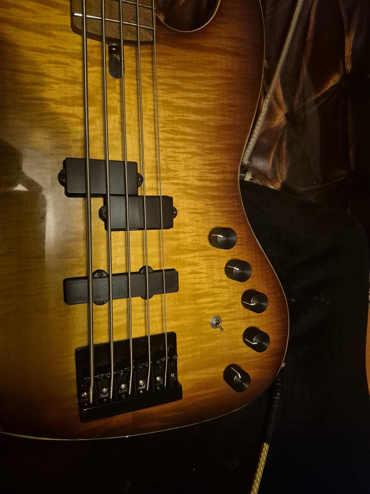 IYV-IPJB-500A Solid Body with Flame Maple Electric Jazz Bass, Natural customer photo 1