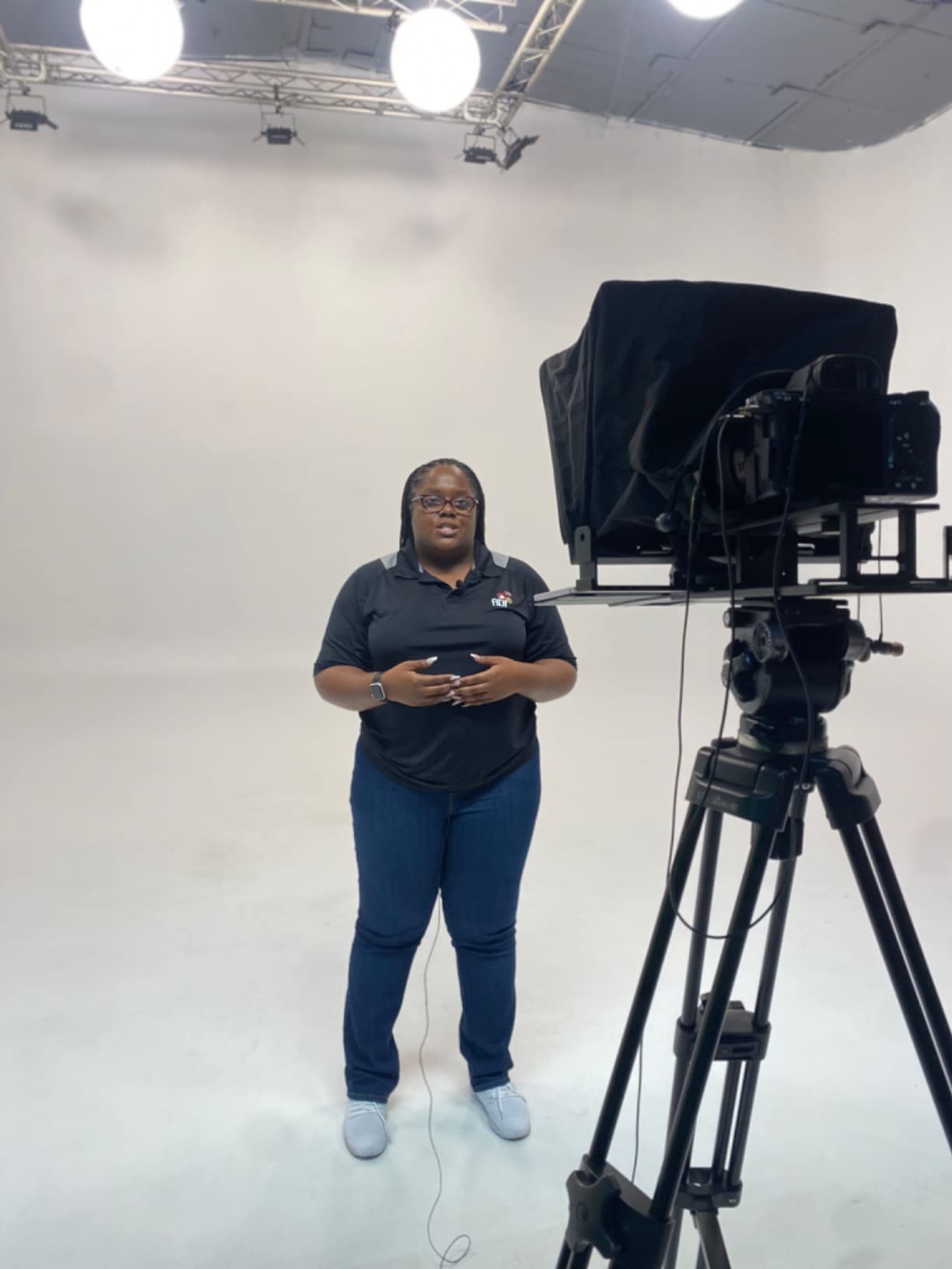 NEEWER Teleprompter X14 with RT-110 Remote & APP Control (Bluetooth Connection via NEEWER Teleprompter App), Portable No Assembly Compatible with iPad Android Tablet, Smartphone, DSLR Camera customer photo 1