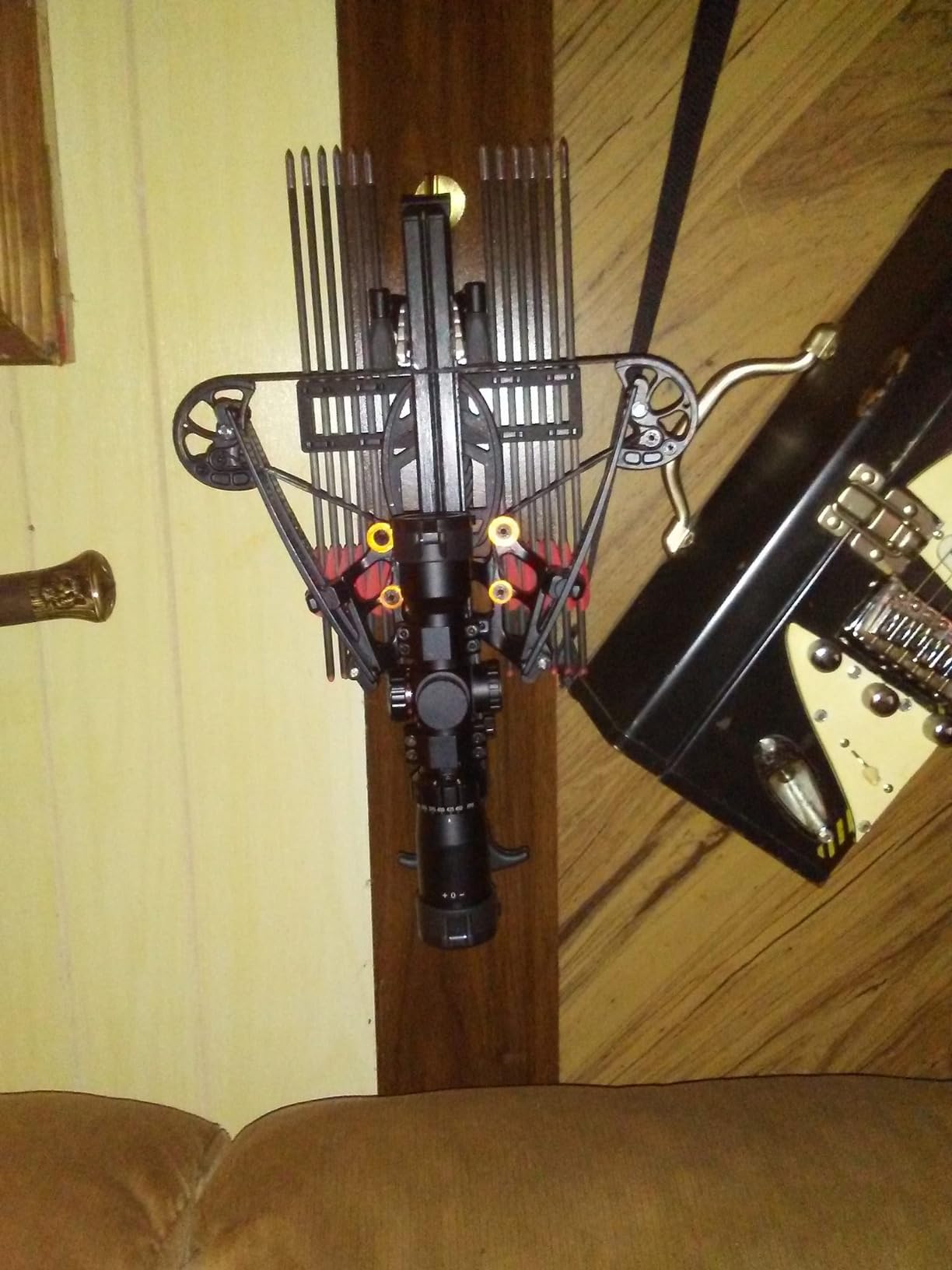 Professional Crossbow Scope, 300-450FPS(1.5-5x32), 20-100 Yards High Brightness and high Definition Red and Green Etched Glass Reticle, Free 20mm mounts customer photo 2