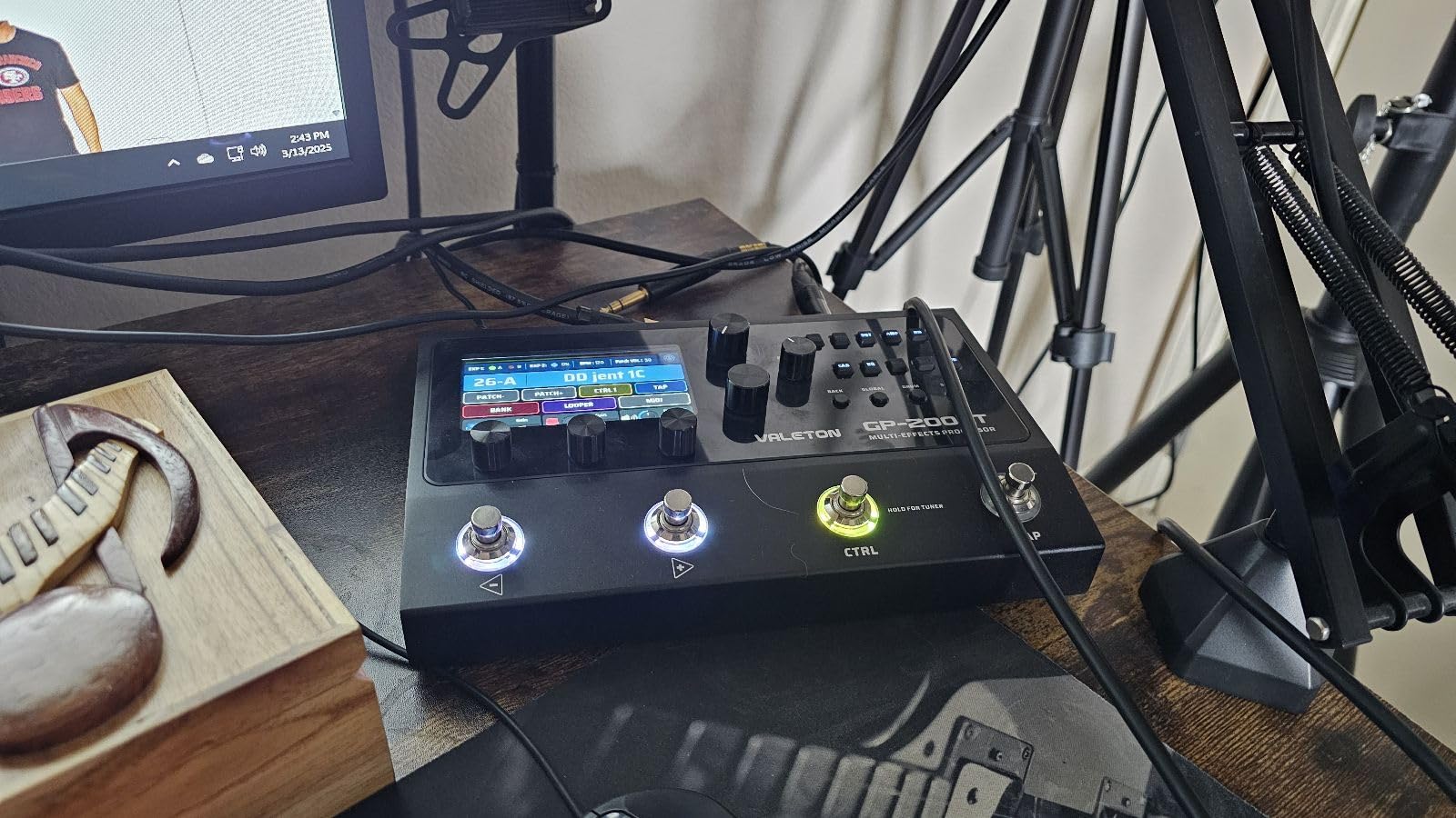 Valeton GP-200LT Multi Effects Pedal Multi Effects Processor Guitar Effects Pedal Bass Pedal Amp Modeling IR Cabinets Simulation Multi-Effects with FX Loop MIDI I/O Stereo OTG USB Audio Interface customer photo 1