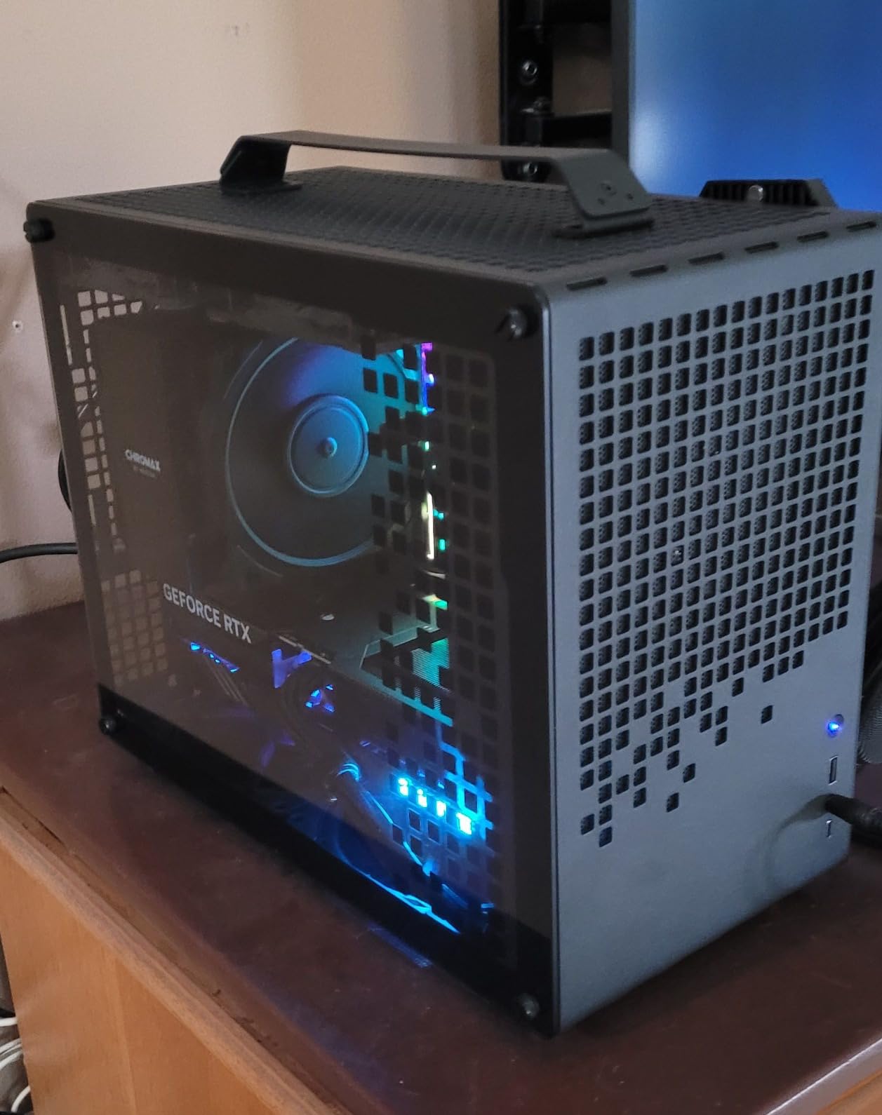 MSI MPG B650I Edge WiFi Gaming Motherboard (AMD Ryzen 9000/8000/7000 Series Processors, AM5, DDR5, PCIe 4.0, M.2, Wi-Fi 6E, Bluetooth 5.3, 2.5Gbps LAN, Mini-ITX) customer photo 1