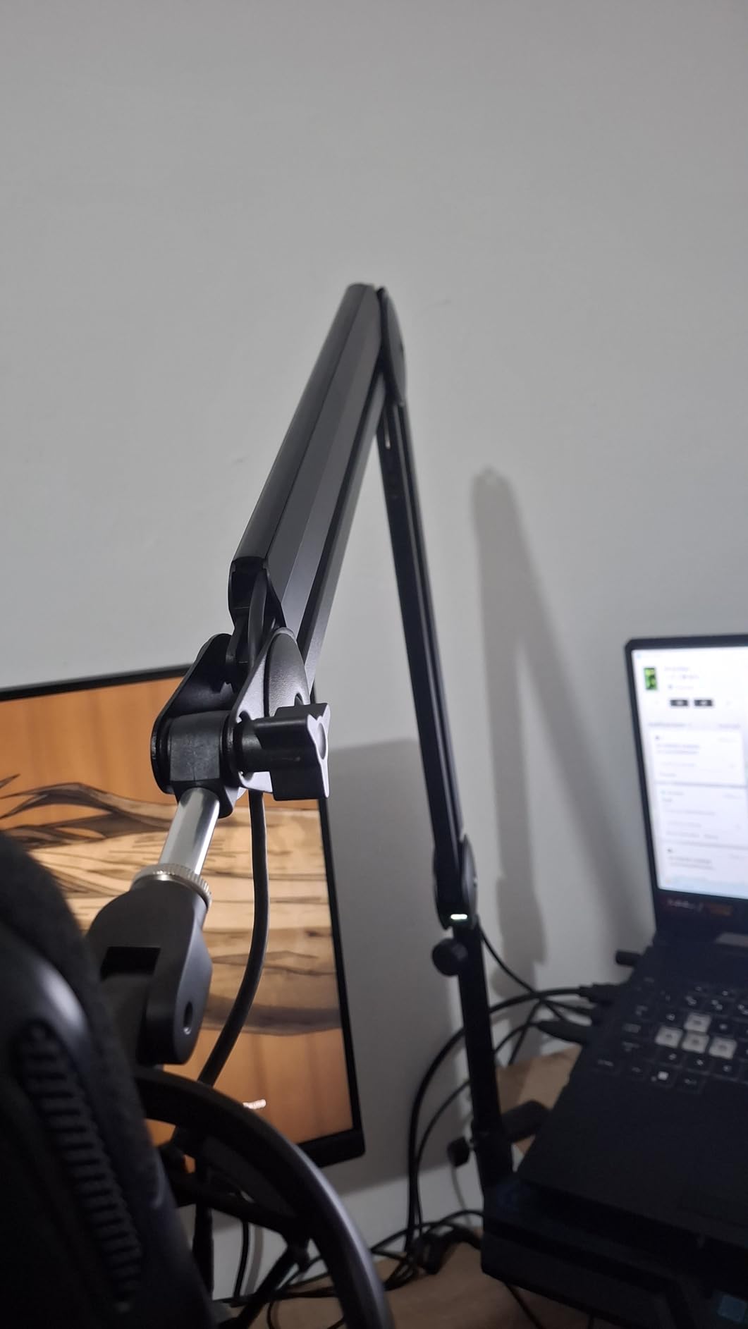 InnoGear Mic Boom Arm Microphone Stand Cable Management for Blue Yeti FIFINE AM8 K669B HyperX QuadCast S SoloCast AT2020 Shure SM7B MV7 and Other Microphone customer photo 1