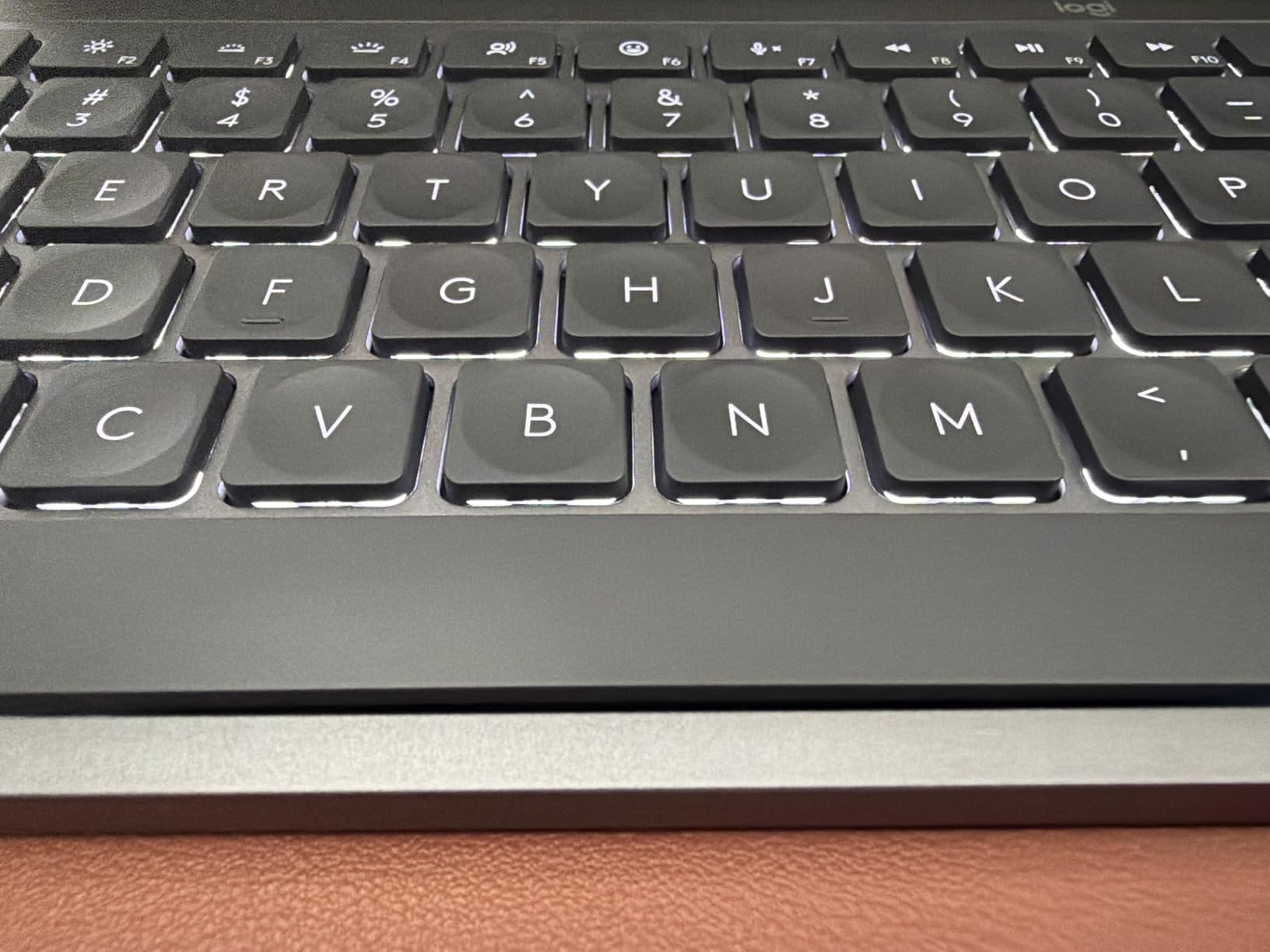 Logitech MX Keys S Wireless Keyboard, Low Profile, Fluid Precise Quiet Typing, Programmable Keys, Backlighting, Bluetooth, USB C Rechargeable, for Windows PC, Linux, Chrome, Mac - Pale Grey customer photo 2