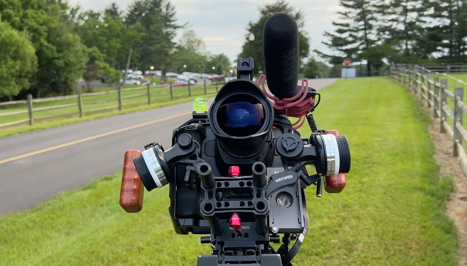 NEEWER Mini Follow Focus with A/B Stops, Lens Gear Ring, 15mm Rod & Rod Clamp for Cinema Camera, DSLR/Mirrorless Camera (Silver) customer photo 1