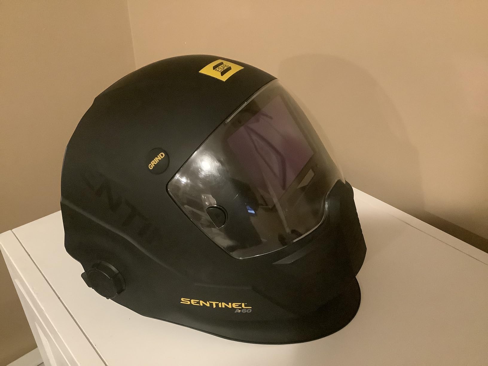 ESAB Sentinel A60 Welding Helmet, Black Low-Profile Design, High Impact Resistance Nylon, Large Viewing Area 4.65 in x 2.80 in customer photo 2
