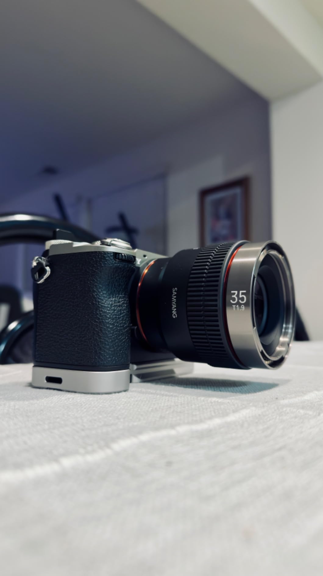 Samyang Cine AF 35mm T1.9 Full Frame Lens for Sony E - Auto Focus, 8K-Ready, Tally Lamp, Focus Save, Lightweight 280g, Unified Form Factor, Custom Switch, Weather Sealed customer photo 2