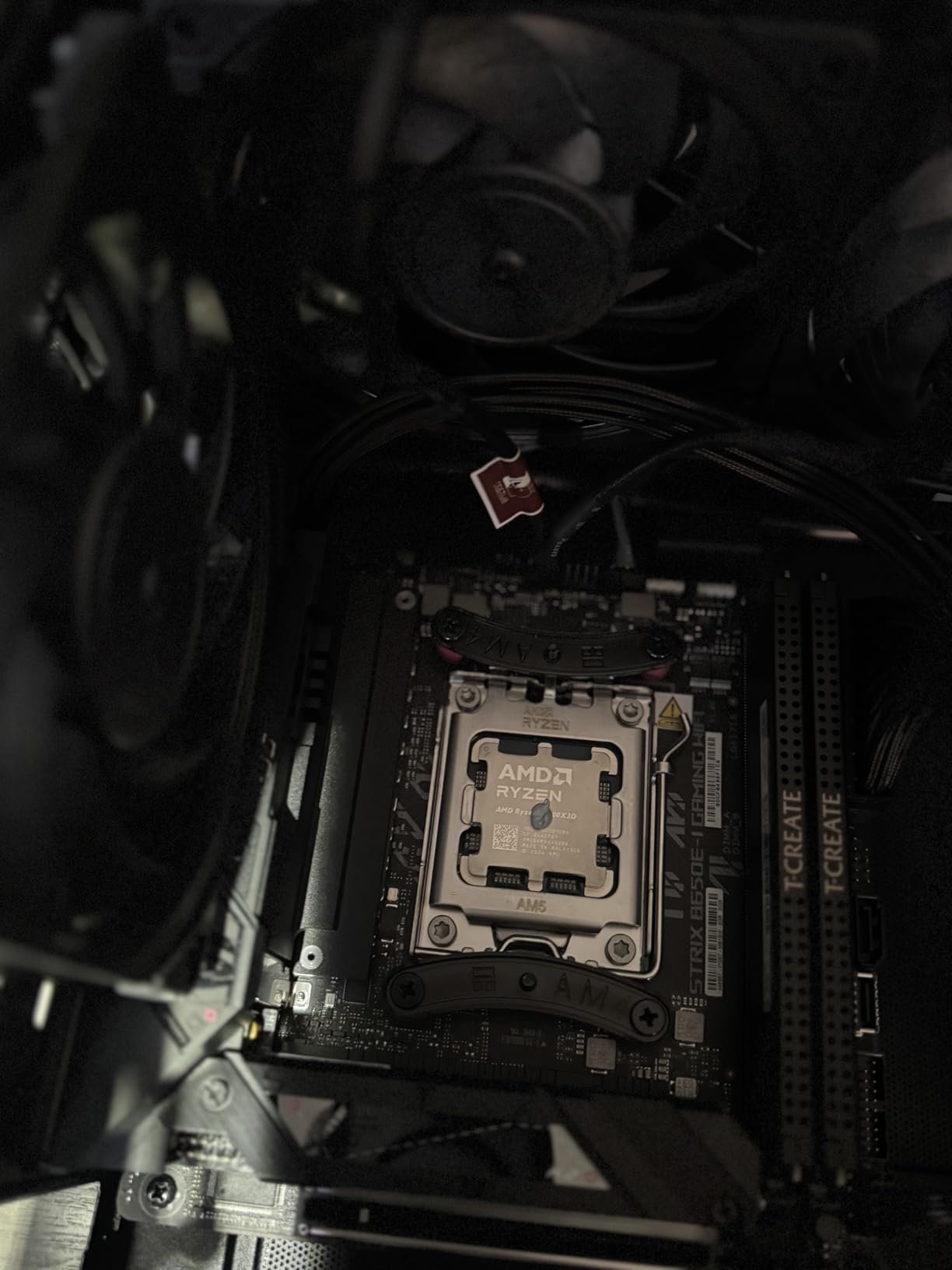 ASUS ROG Strix B650E-I Gaming WiFi AMD B650E AM5 Ryzen 9000 8000 & 7000 mini-ITX Motherboard, 10+2 Power Stages, DDR5, 2X M.2 Slot, PCIe 5.0, 2.5G LAN, WiFi 6E, USB 3.2 Gen 2x2 Type-C customer photo 1