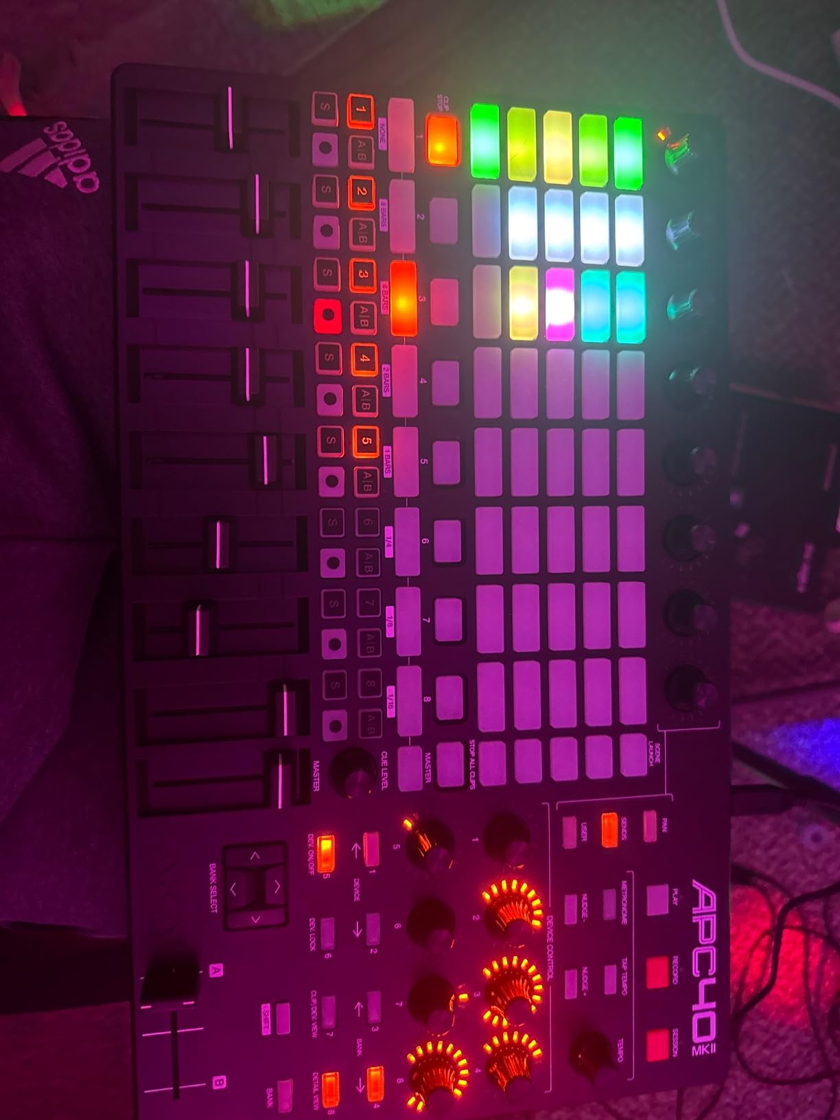 Akai Professional APC Key 25 MK2 25-Key USB MIDI Keyboard Controller for Clip Launching with Ableton Live Lite, 40 RGB Pads and 8 Rotary Knobs customer photo 2
