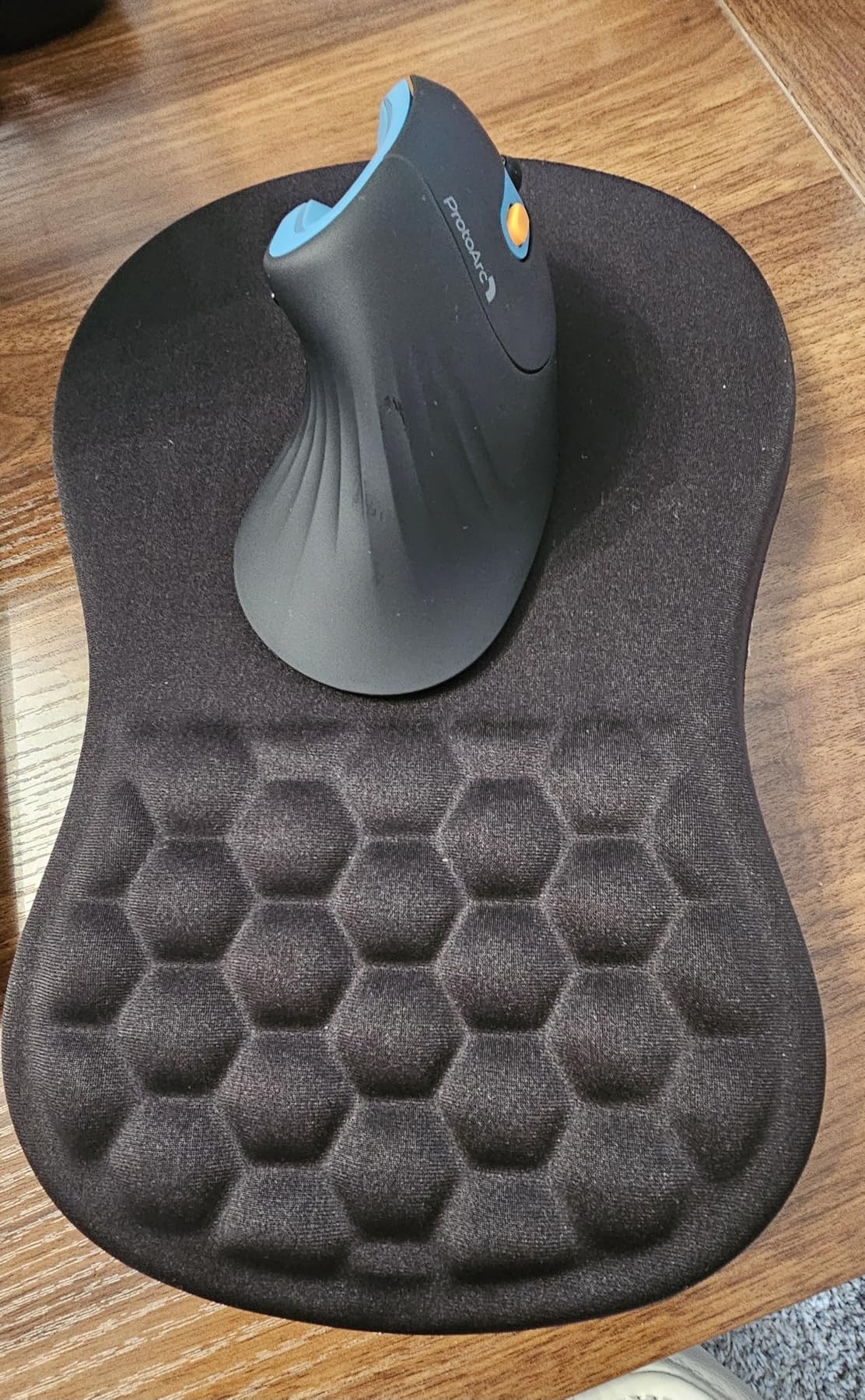 Hokafenle Ergonomic Mouse Pad Wrist Support with Massage Design, Wrist Rest Pain Relief Mousepad with Memory Foam&Non-Slip PU Base, Mouse Pads for Wireless Mouse & Desk (12x8 inch,Black) customer photo 1