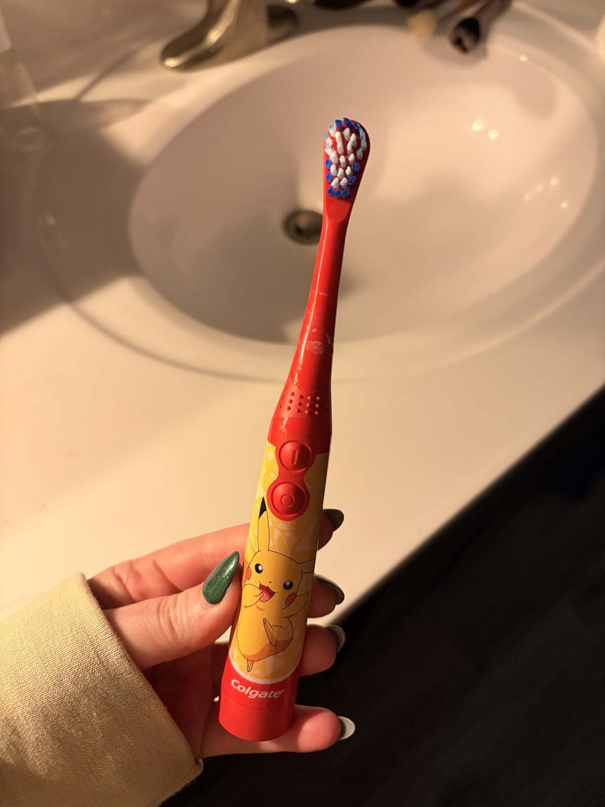 Colgate Kids Powered Vibrating Toothbrush, Pokemon, 1 Pack customer photo 1