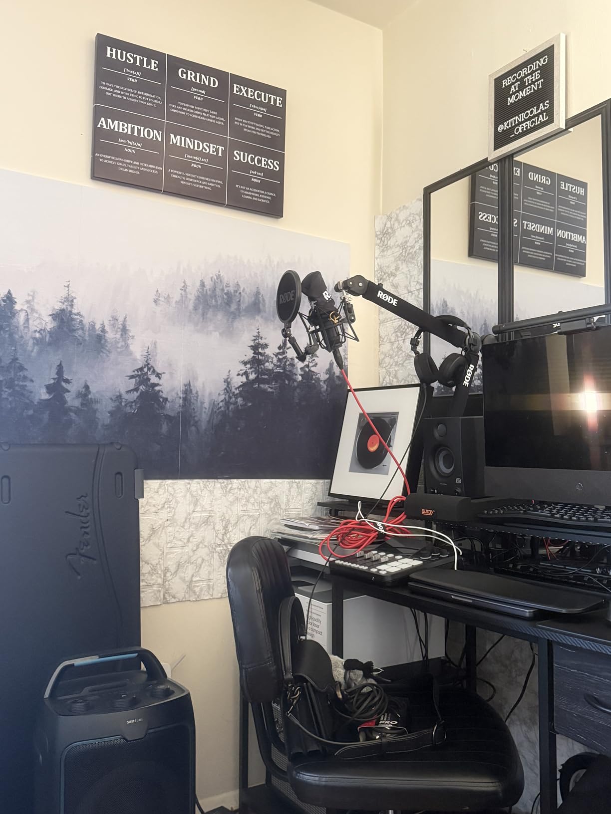 RØDE NT1 5th Generation Large-Diaphragm Studio Condenser Microphone customer photo 1