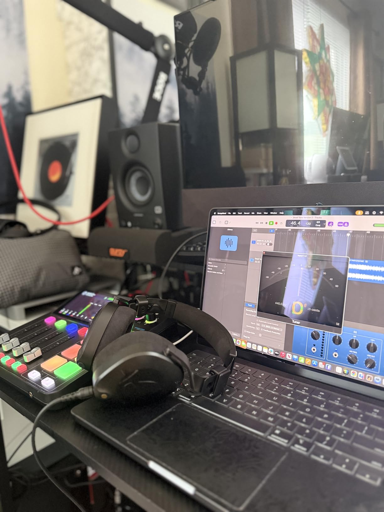 RODE RØDECaster Duo Compact All-in-One Audio Production Solution for Podcasting, Streaming, Music Production and Content Creation (Black) customer photo 1