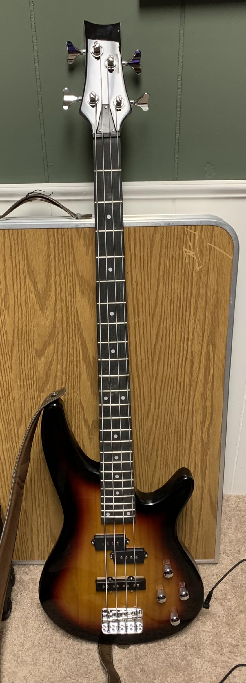 Ktaxon Electric Bass Guitar 5 String Bass Guitar with 20 Watt Amplifier, JB Type Pickup, Naturally air-dried Maple Neck, Rosewood Fretboard, Basswood Body(Sunset) customer photo 1