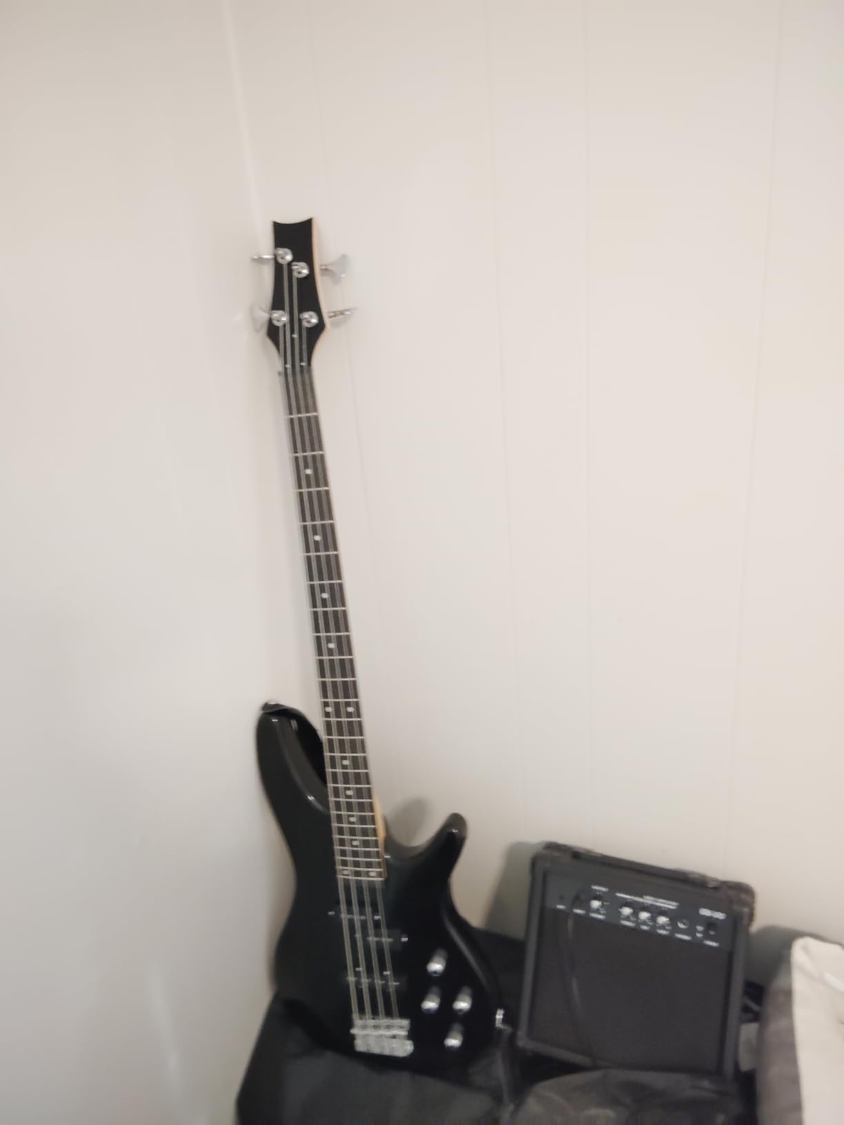 Ktaxon Electric Bass Guitar 5 String Bass Guitar with 20 Watt Amplifier, JB Type Pickup, Naturally air-dried Maple Neck, Rosewood Fretboard, Basswood Body(Sunset) customer photo 2