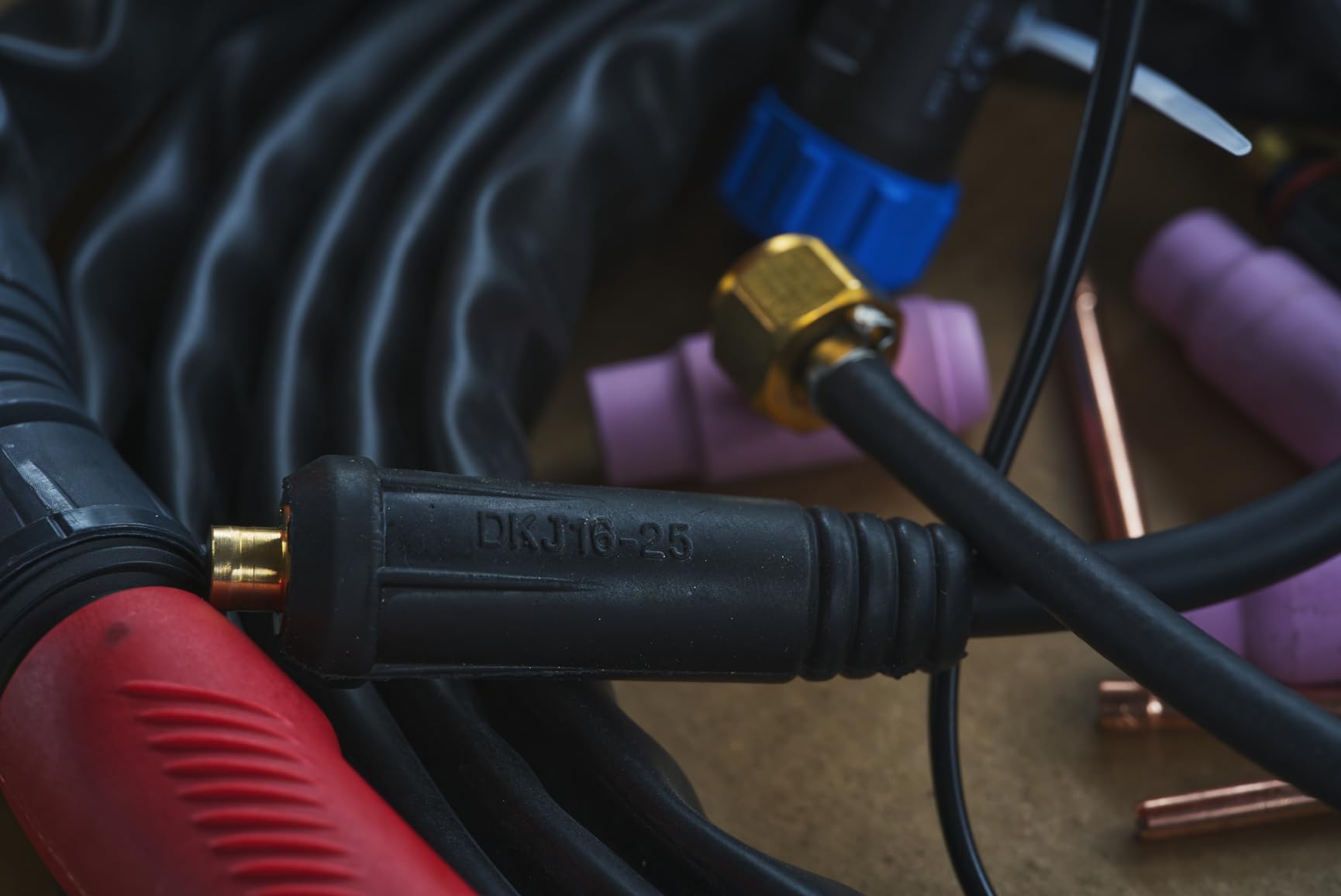 HITBOX 200A AC/DC TIG Welder 6-in-1 with Pulse & Square Wave, HF Start Aluminum TIG, MMA/Stick Welding customer photo 1