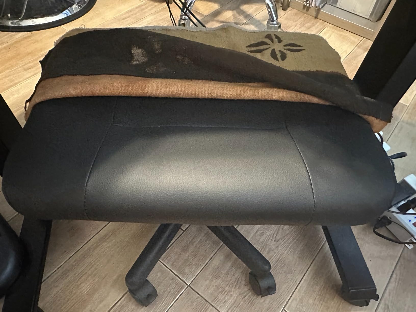 VIVO Mobile Under Desk Leg Rest Ottoman Adjustable Foot Stool for Home Office, Black, CHAIR-S04F customer photo 2