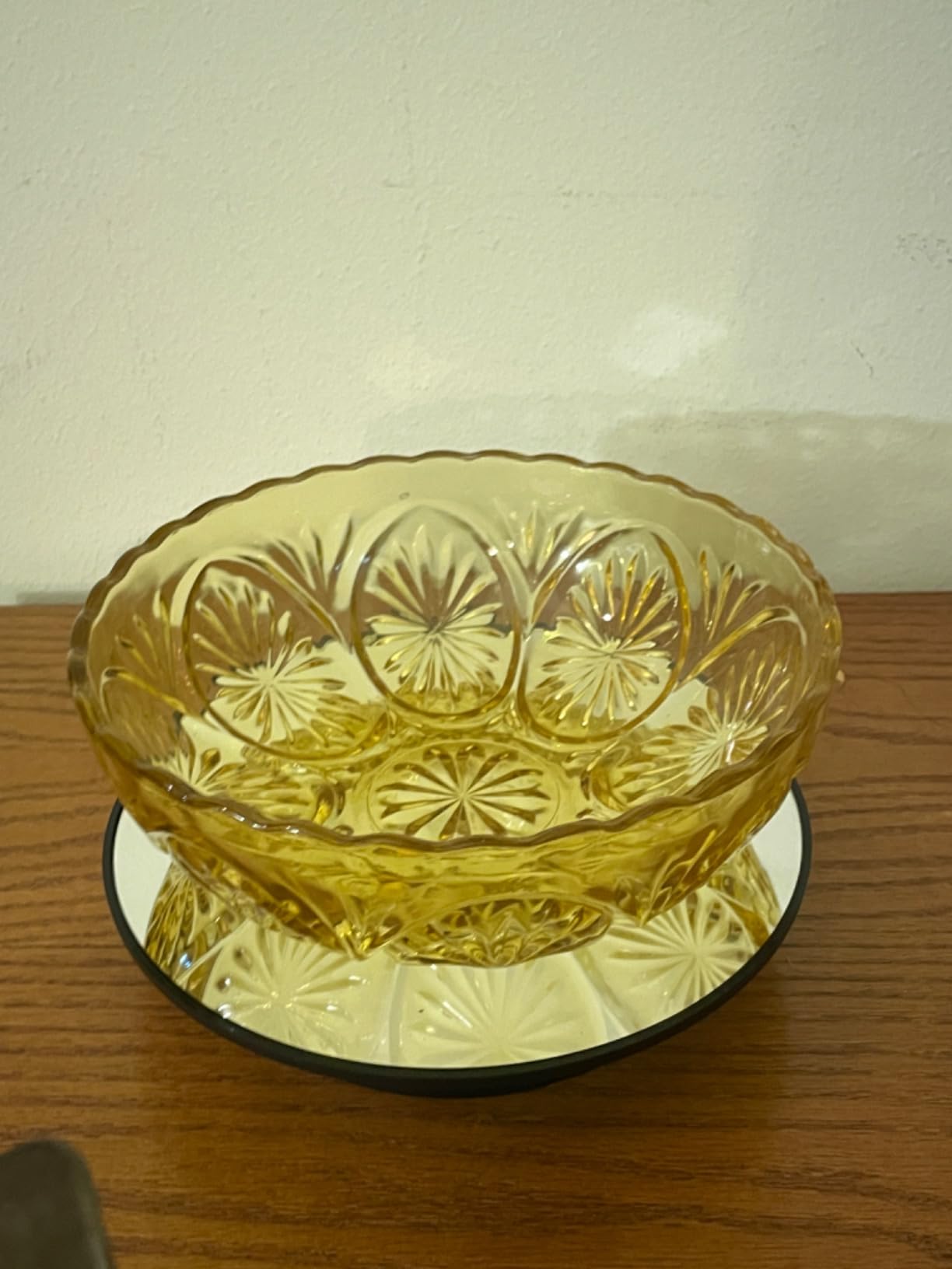 QINMAY 360 Degree Rotating Display Stand,360 Degree Photography Turntable with Remote Control,5 PVC Backgrounds,Battery/USB Power Supply for Photography Product Shows customer photo 2