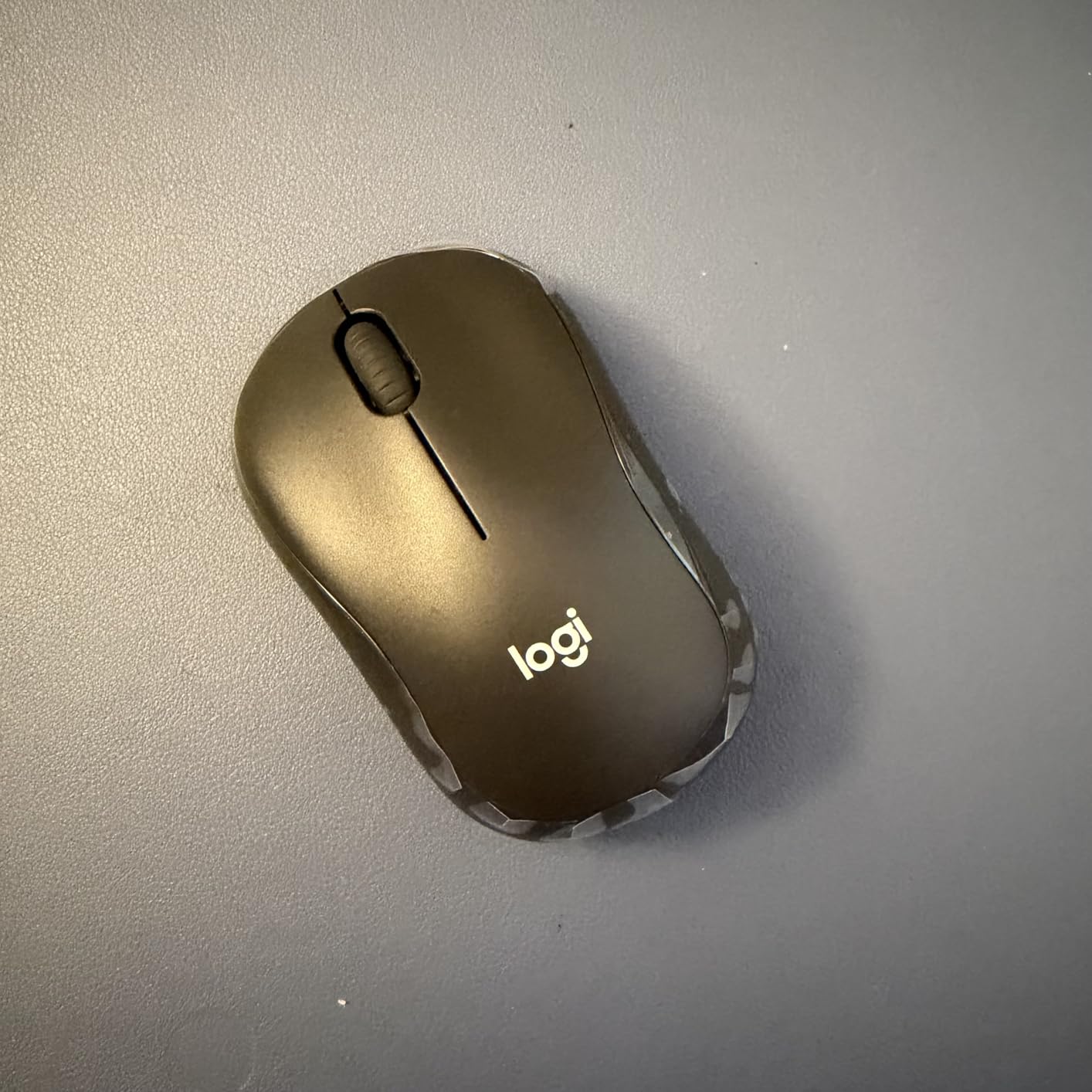 Logitech M240 Silent Bluetooth Mouse, Wireless, Compact, Portable, Smooth Tracking, 18-Month Battery, for Windows, macOS, ChromeOS, Compatible with PC, Mac, Laptop, Tablets - Graphite customer photo 2