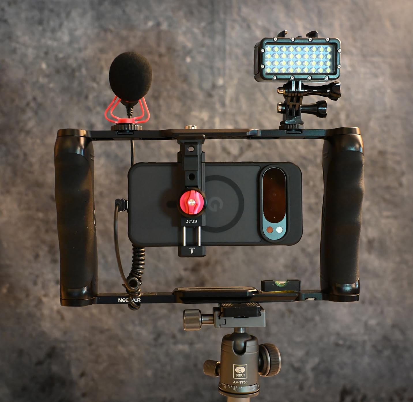NEEWER Video Camera Cage Rig with Arca Type Base, Dual Grips, 15mm Rods customer photo 1