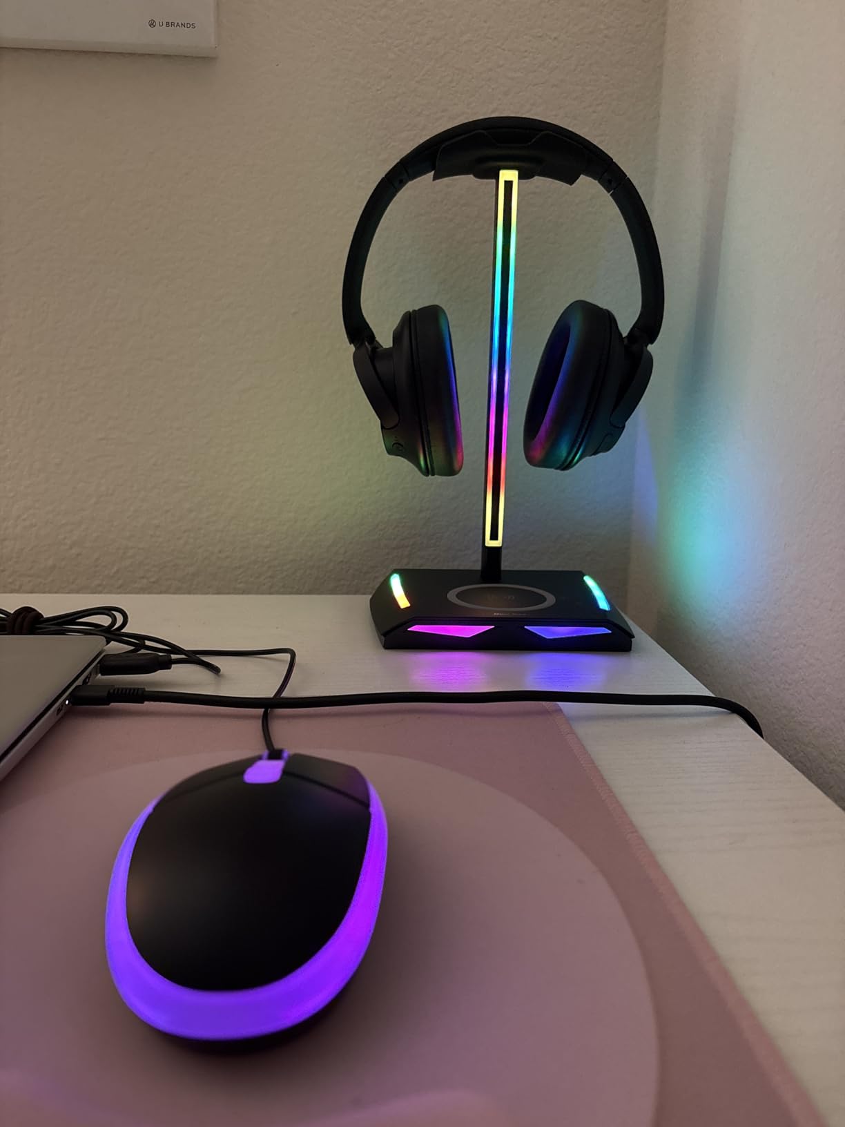 New Bee RGB Headphone Stand with 2 USB-C & 1 USB Charging Ports, Desk Gaming Headset Holder with 7 Light Modes customer photo 2