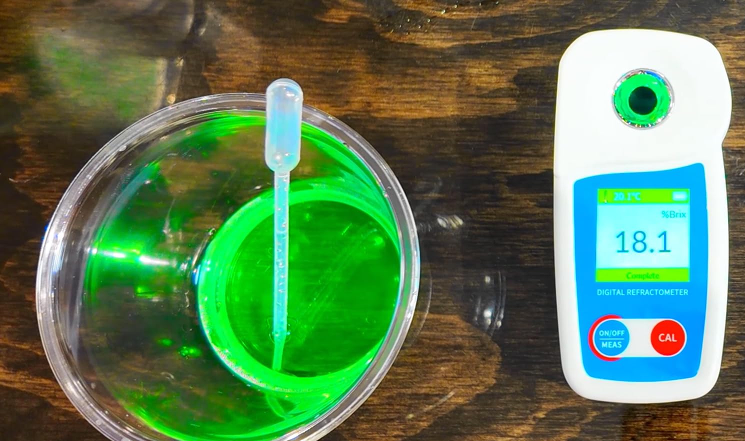 Digital Brix Refractometer Flagfront brix Meter Refractometer Automatic Temperature Compensation Brix Refractometer Range 0-55%, ±0.1% Precision for Fruit Juice Coffee customer photo 1