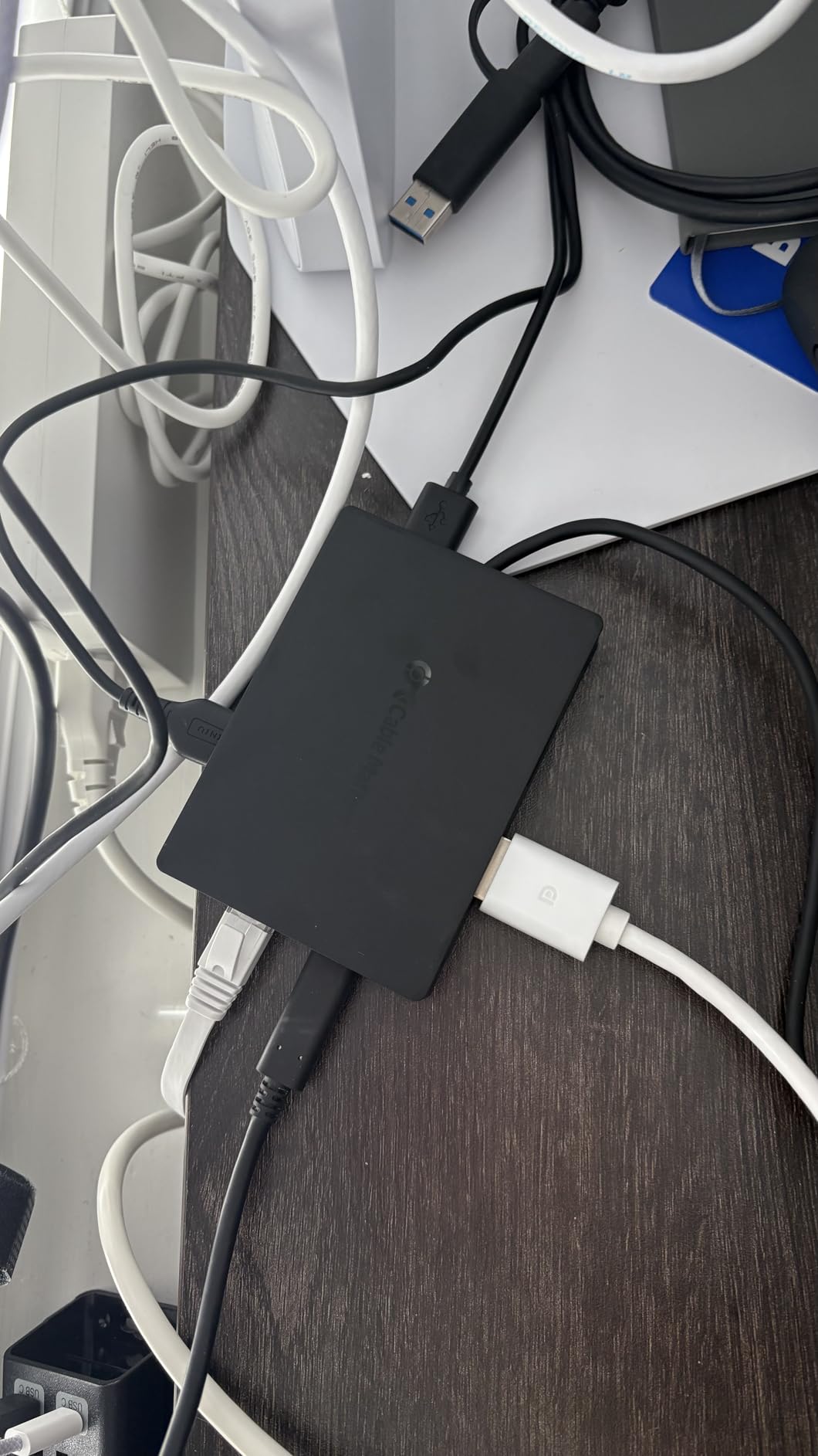 Cable Matters 8-in-1 Portable 40Gbps USB4 Hub (USB 4 Dock) Dual DisplayPort 4K@60Hz, Single DP 4K@240Hz/8K@60Hz, 100W PD, Gigabit Ethernet, Limited macOS Display Support, Thunderbolt 4 Compatible customer photo 1