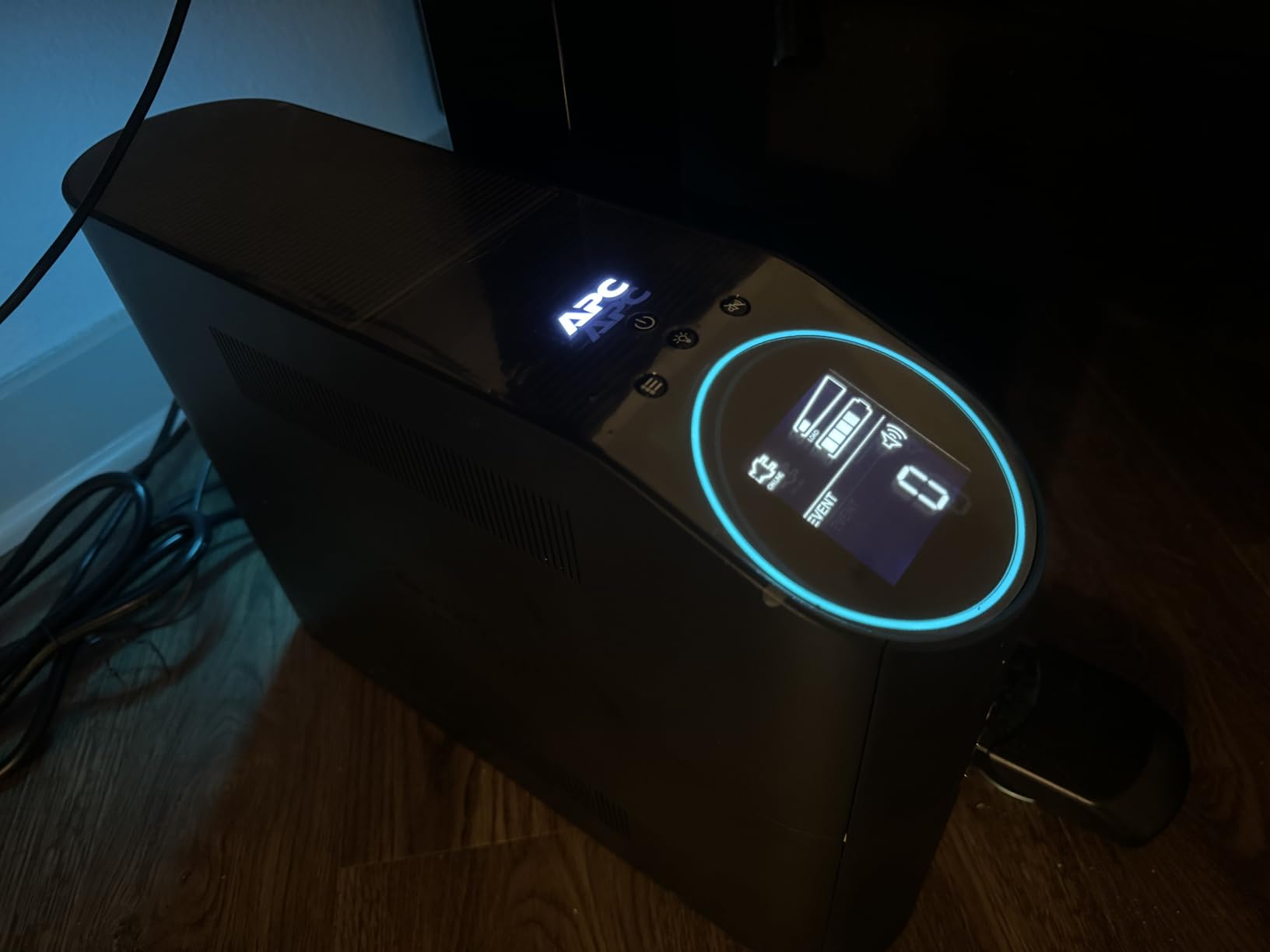APC Back-UPS Pro Gaming UPS, 1500VA / 900W, 10 Outlets, LCD, Sinewave, Type C Charger, BGM1500B-US Uninterruptible Power Supply for Gaming PC, PS5, Xbox Series X customer photo 2