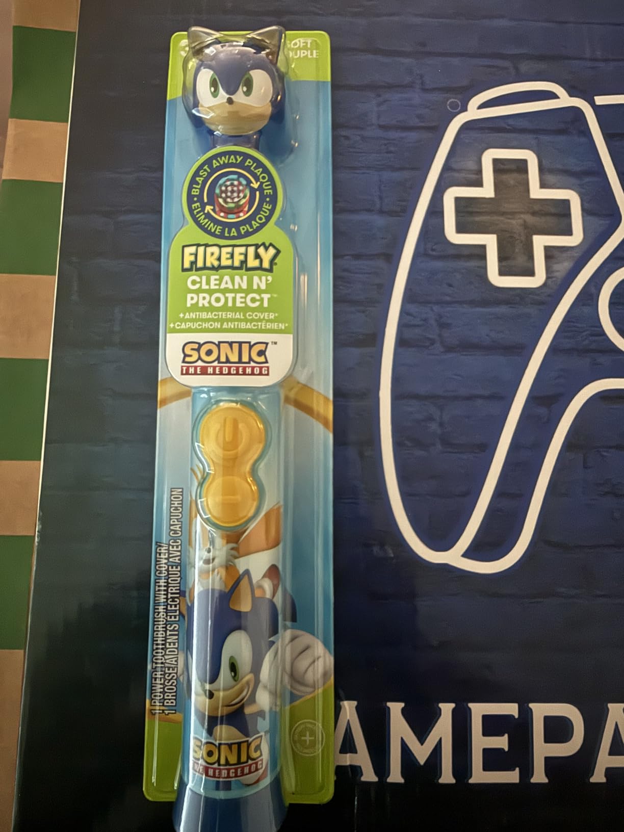 FIREFLY Clean N' Protect, Sonic The Hedgehog Toothbrush with 3D hygienic Cover, Premium Soft Bristles, Anti-Slip Grip Handle, Battery Included, Ages 3+ customer photo 1