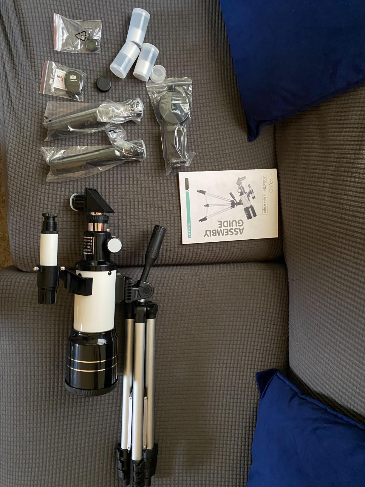 ESAKO Telescope for Kids & Beginners, 70mm Aperture Portable Telescopes with 3 Eyepieces, Height Adjustable Tripod & Phone Adapter & Remote Control Gift for Christmas customer photo 1