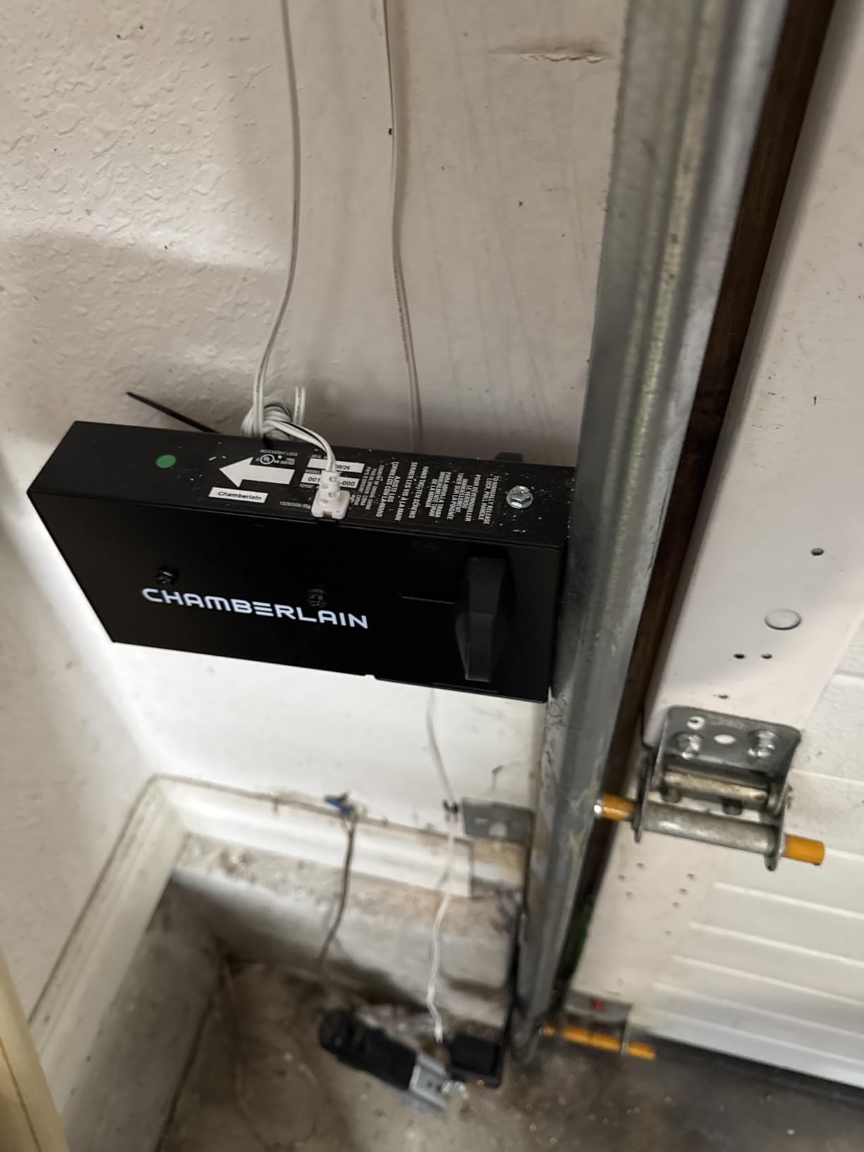 CHAMBERLAIN RJO101MC Ultra-Quiet Wall Mounted with Battery Backup and LED Lighting Garage Door Opener customer photo 2
