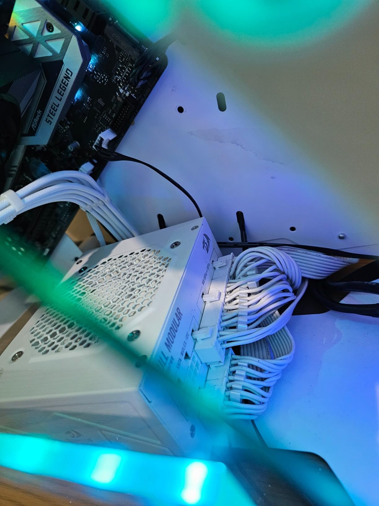 Redragon PSU015 80+ Platium 750 Watt SFX Fully Modular Power Supply, 80 Plus Certified, 100% Japanese Capacitors & Low Noise Smart-ECO 0 RPM Fan, Full Mod Cables w/ATX Compatible Panel, White customer photo 1