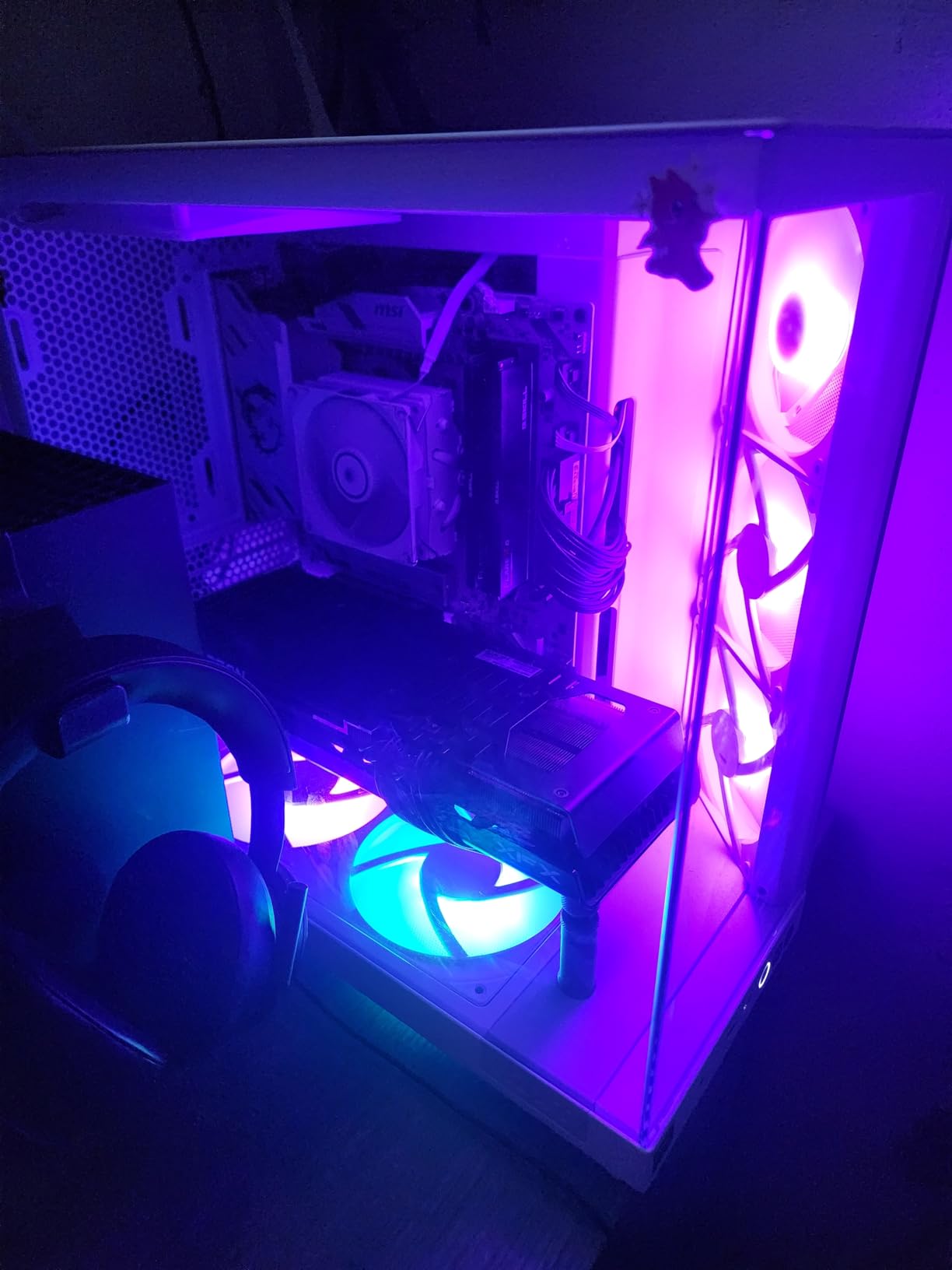 NZXT H6 Flow RGB Mid-Tower Airflow Case with 3 RGB Fans, Panoramic Glass Panels, and Cable Management - White customer photo 1