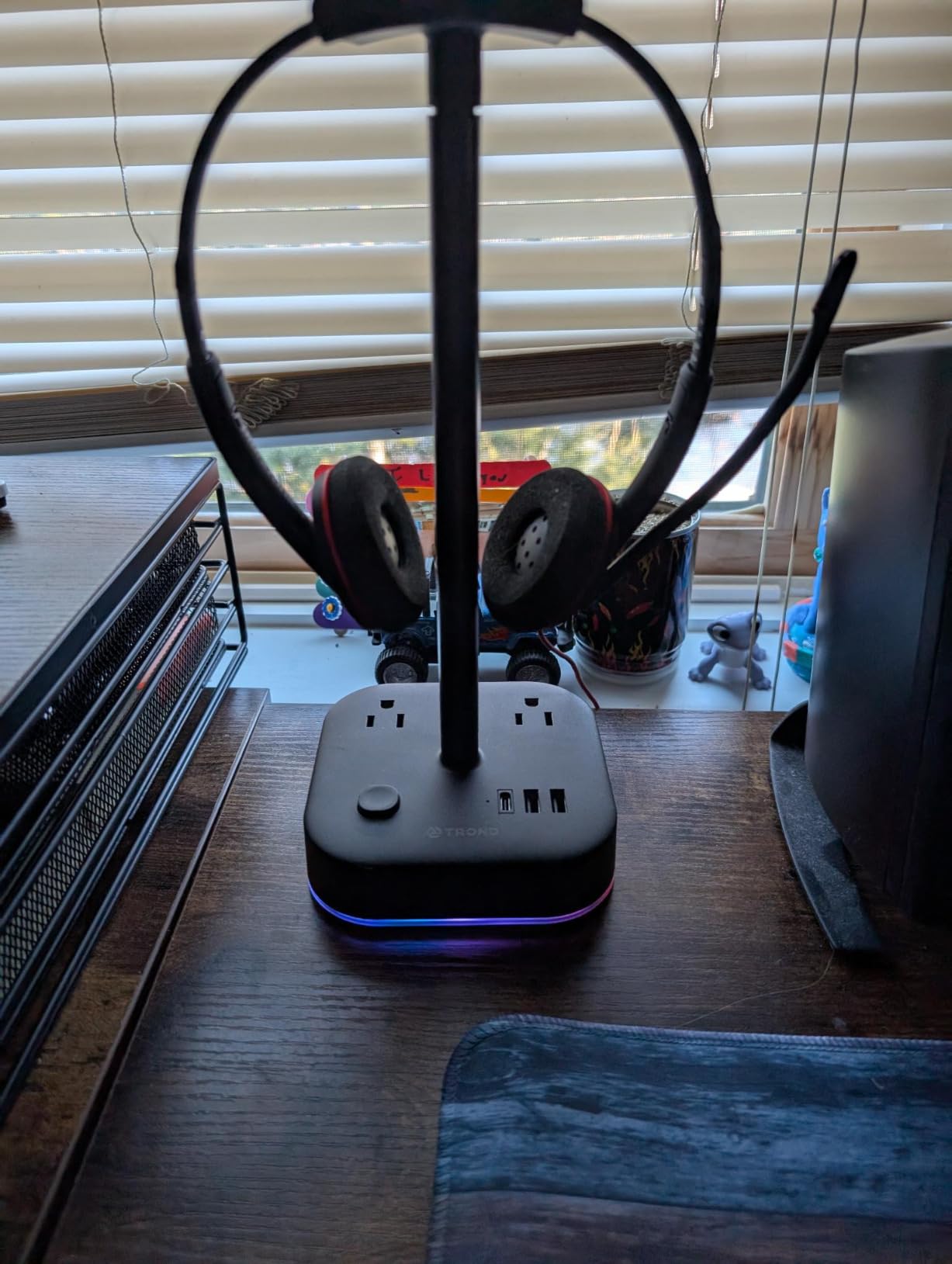 TROND Headphone Stand with USB C, Desk Gaming Headset Holder with 3 AC Outlets, 2 USB-A and 1 USB-C, Headset Stand with 5 RGB Light Modes customer photo 1