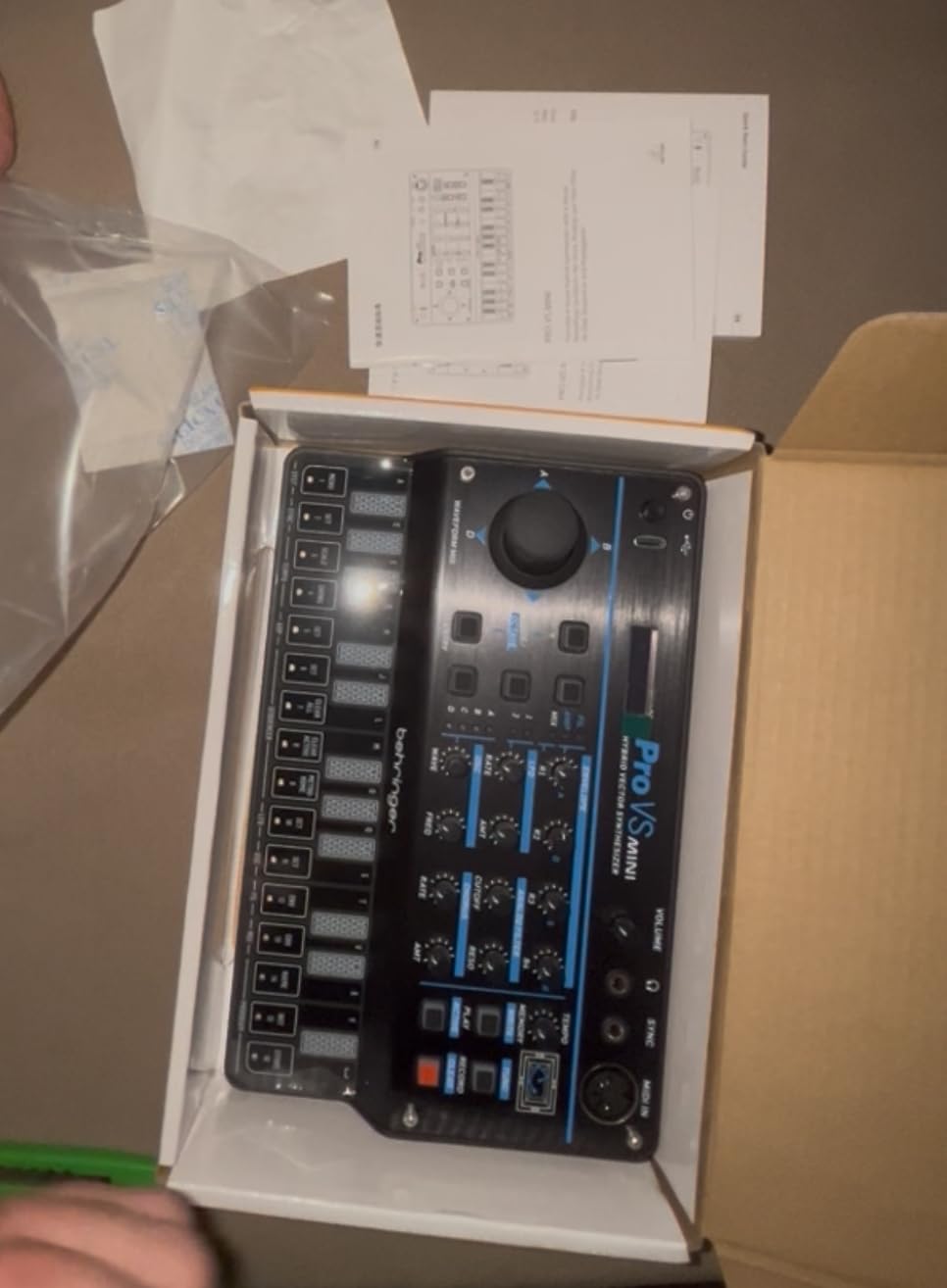 Behringer Pro VS Mini Portable 5-Voice Hybrid Synthesizer customer photo 1