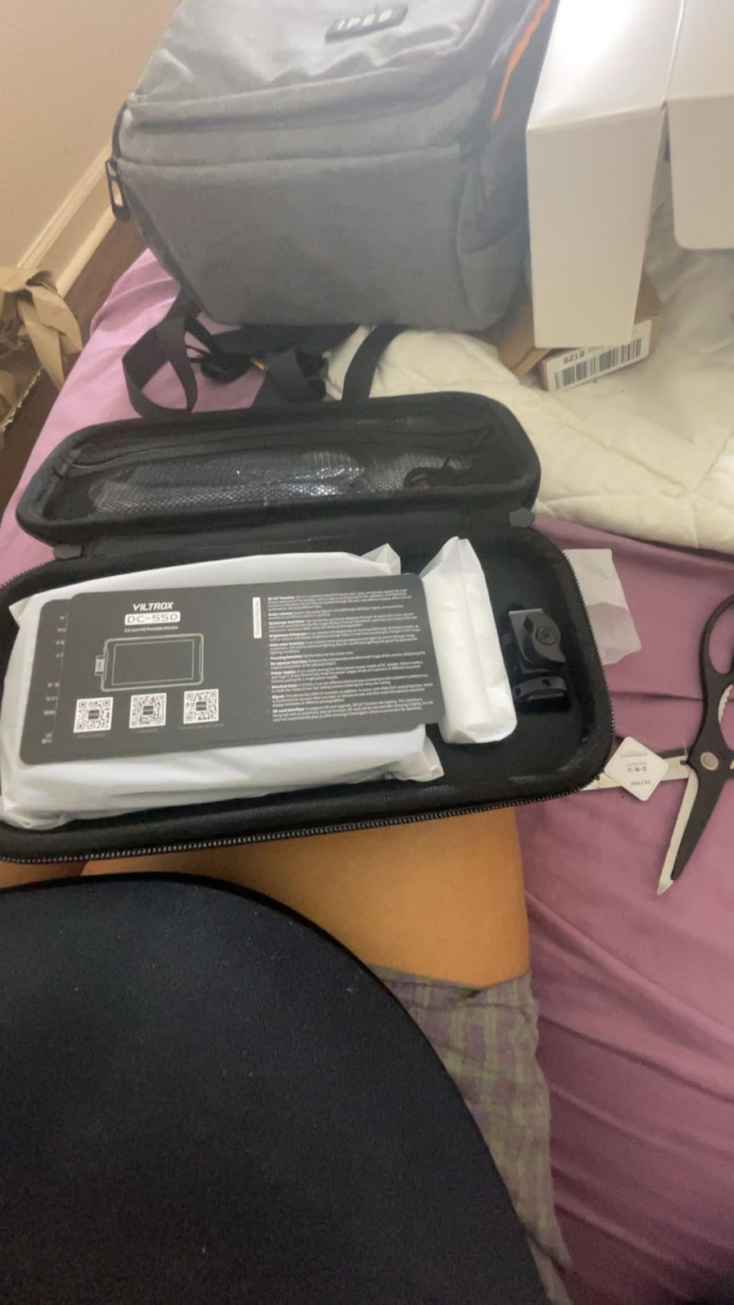 VILTROX DC-550 Touch Screen DSLR Camera Field Monitor 1200 Nits High-Bright 5.5 inch DSLR Camera Monitor with Sunshade Hood/Battery 3D LUT HDR 4K HDMI in and Out Exposure Focus Assist Waveform Monitor customer photo 1