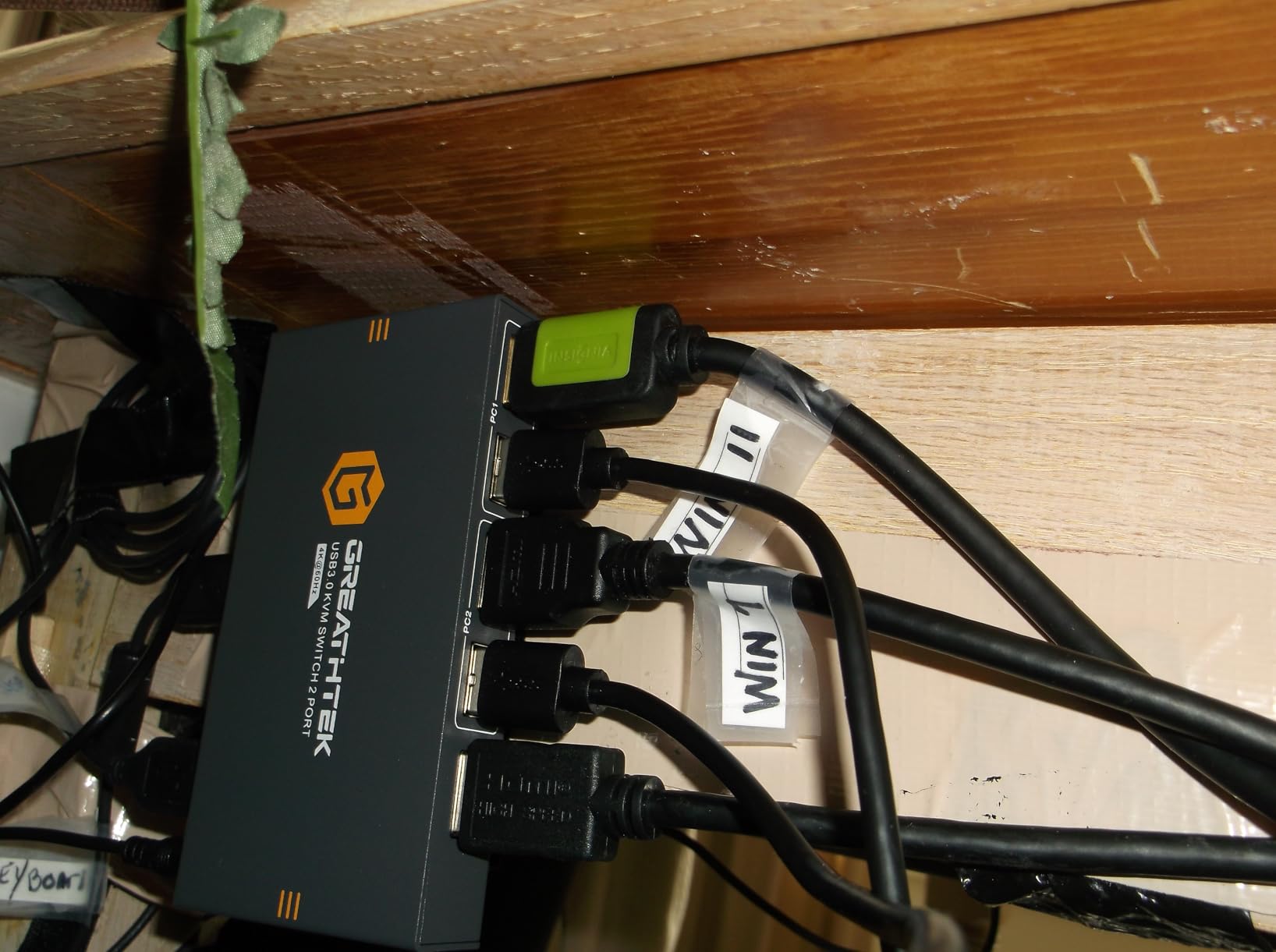 USB3.0 KVM Switch 2 Port HDMI, 4K@60Hz KVM Switch 1 Monitors 2 Computers with 3 USB3.0 Ports, HDMI KVM Switches for 2 PCs Share 1 Monitors and USB Devices, Support Button Switch, EDID customer photo 1