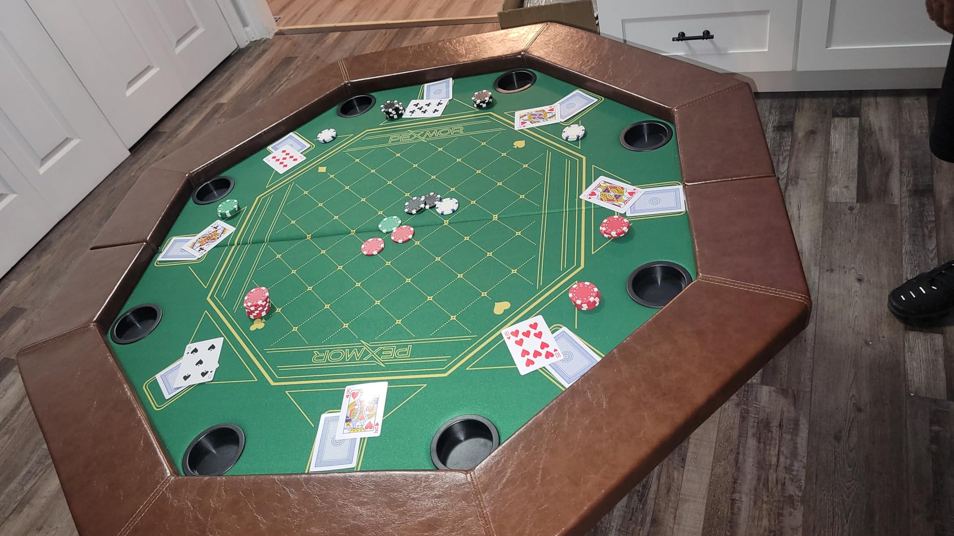 PEXMOR Foldable Poker Table, 8 Player Octagonal Folding Texas Holdem Blackjack Table w/Casino-Grade Felt, Water-Resistant Cushioned Rail, 8 Cup Holders, Portable Collapsible Legs Casino Game Table customer photo 1