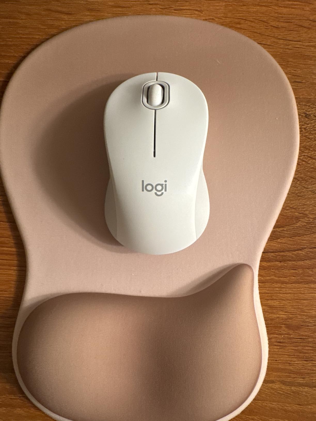 Logitech Signature M550 Wireless Mouse - for Small to Medium Sized Hands, 2-Year Battery, Silent Clicks, Bluetooth, Multi-Device Compatibility - Off White customer photo 2