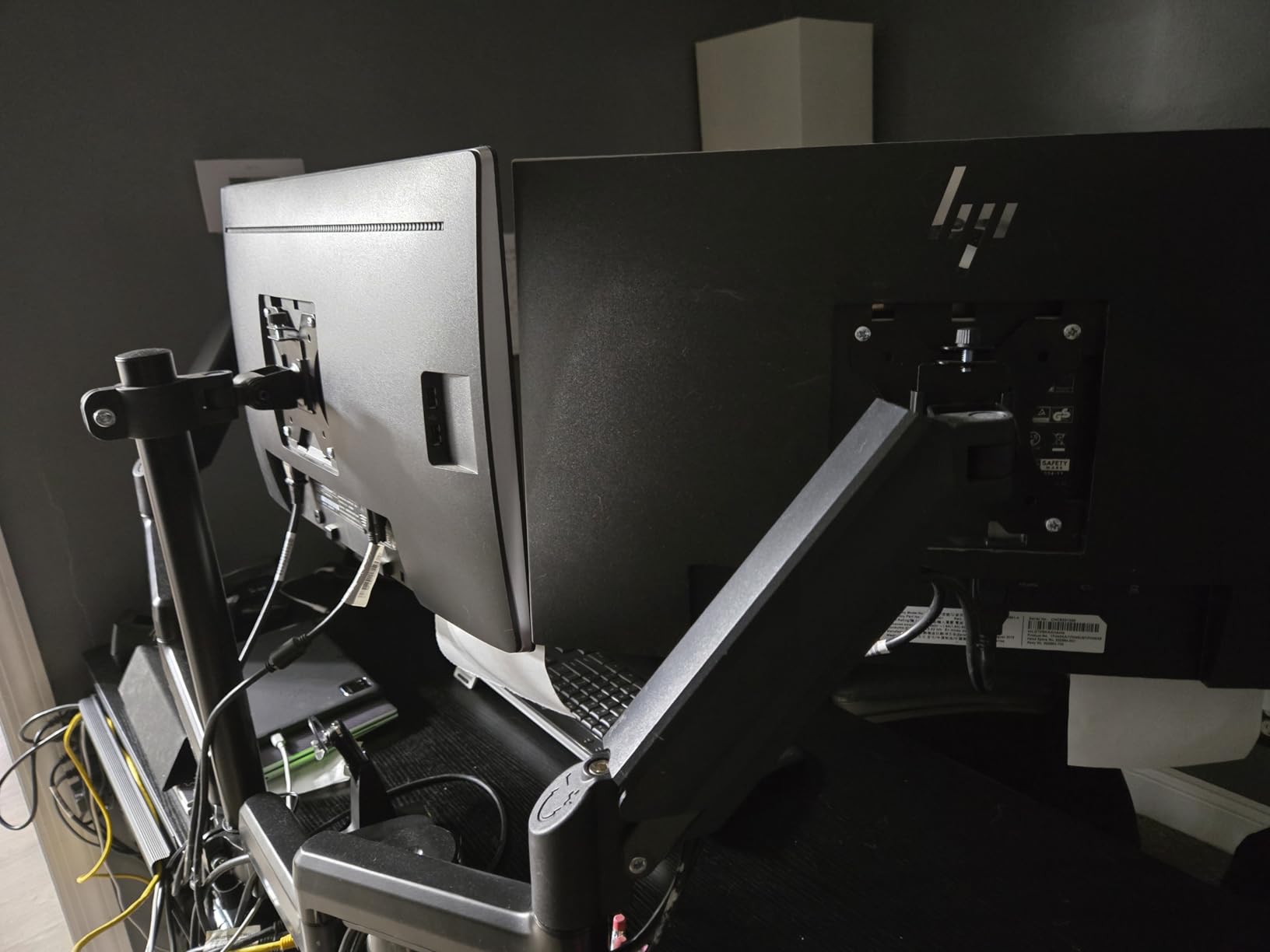 HUANUO Triple Monitor Mount for 13-27 inch Computer Screens, Gaming 3 Monitor Desk Mount with Arm Holds 19.8lbs, Triple Monitors Stand with Tilt, Swivel, Rotation, VESA 75x75, 100x100mm customer photo 2