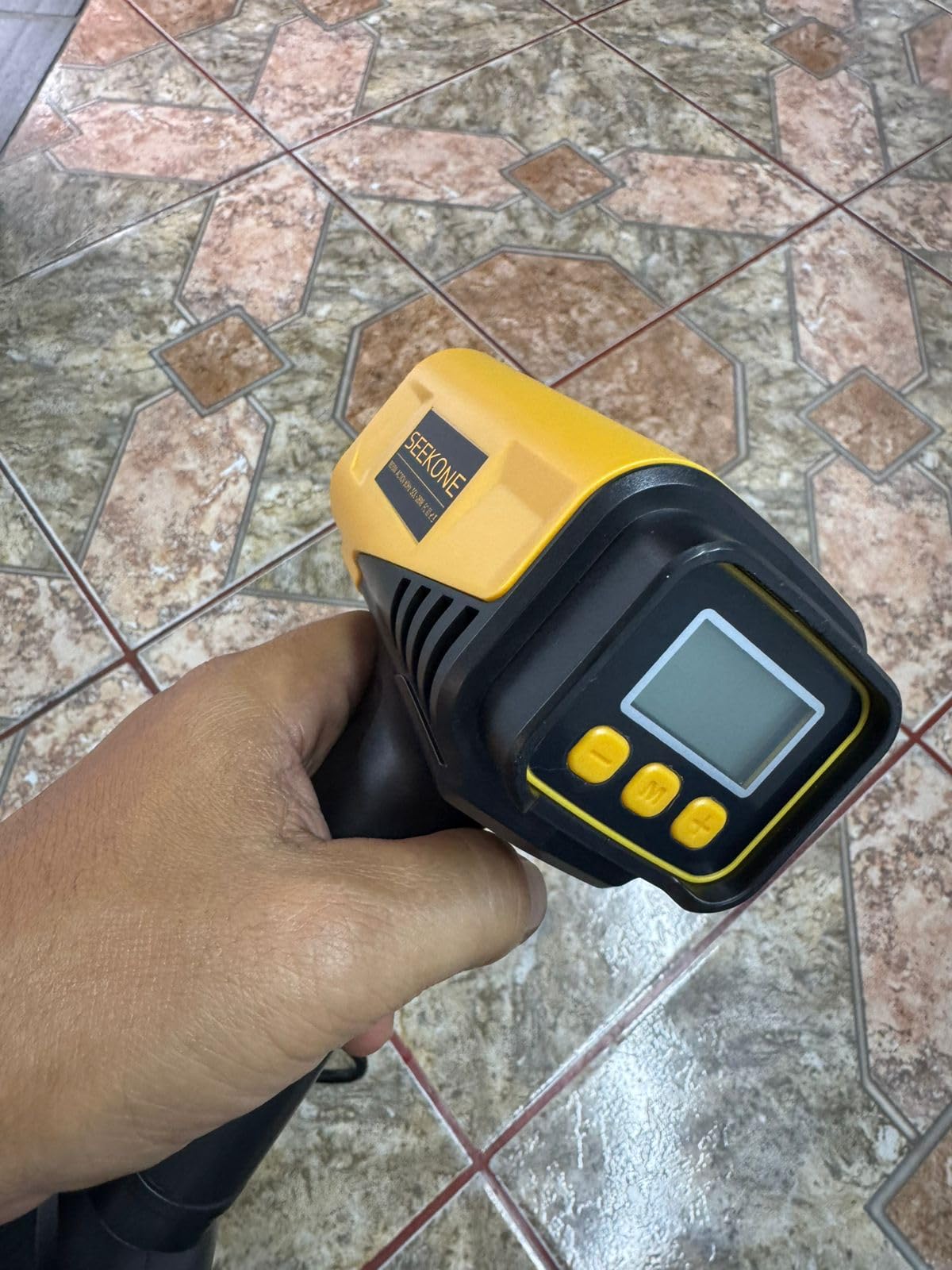 SEEKONE 1800W Heat Gun with LCD Digital Display Compact Design Hot Air Gun Variable Temperature Control 122℉-1202℉ (50℃-650℃) with Memory Function and 4 Nozzles for Crafts, Vinyl Wrap, Shrink Tubing customer photo 2