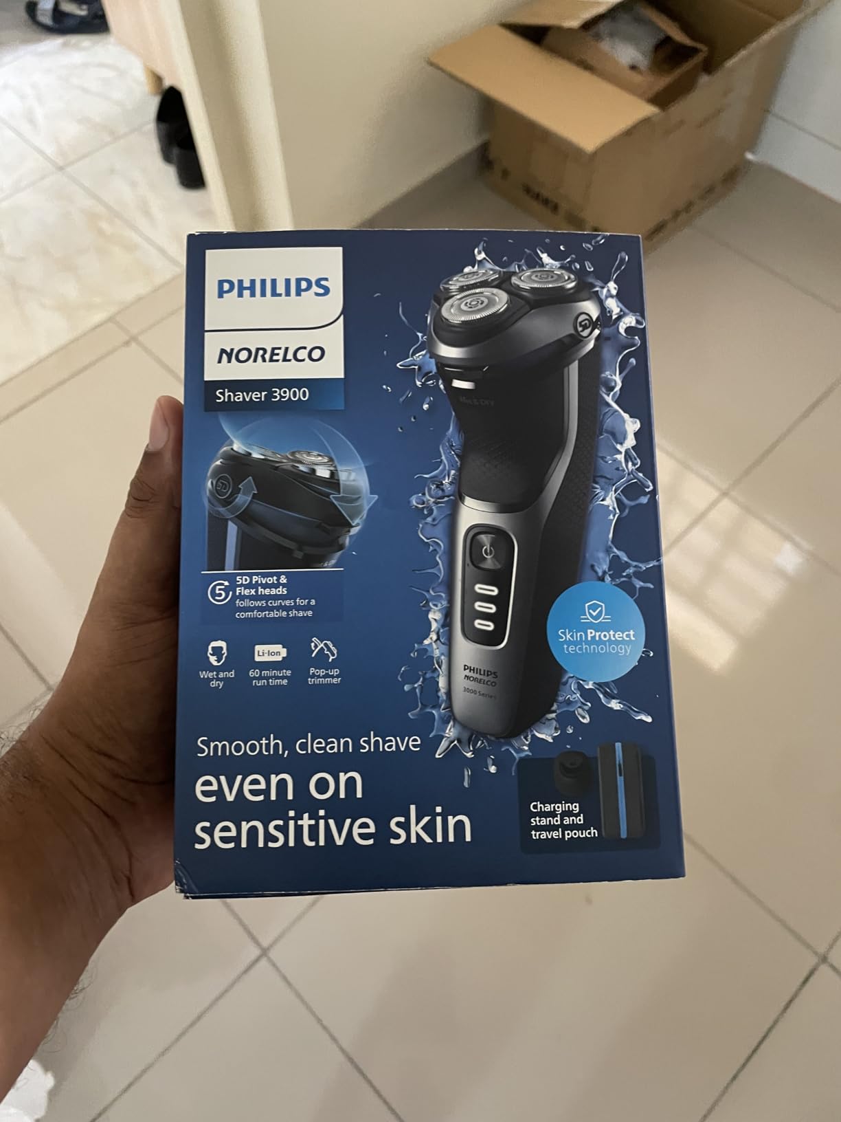 Philips Norelco Shaver 3900 Series, Wet and Dry Electric Shaver with Charging Stand, Storm Blue, Model S3341/92 customer photo 2