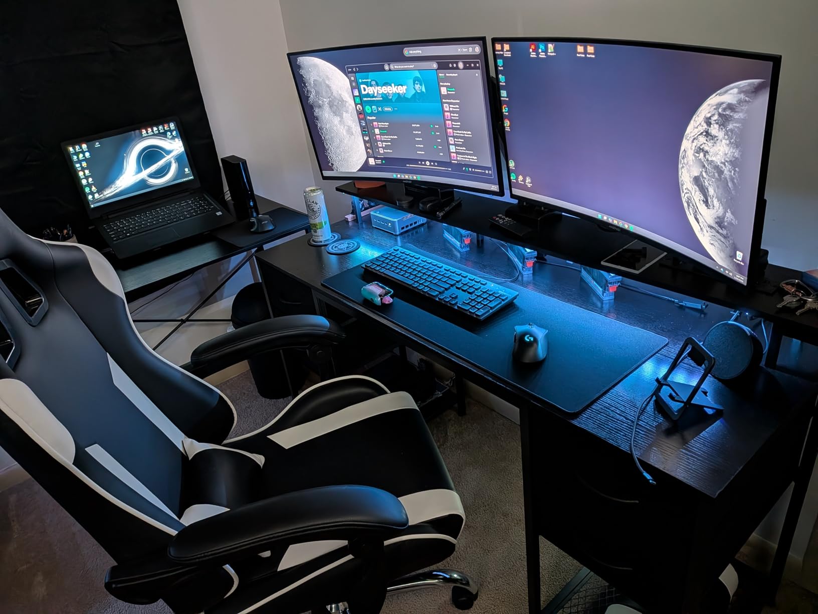 HUANUO Dual Monitor Mount for 2 Monitors up to 32 inches, Each Arm Holds Max 22lbs, Dual Monitor Stand with Advanced System, Height-Adjustable/Tilt/Swivel/Rotate, VESA Standard 75mm or 100mm customer photo 1