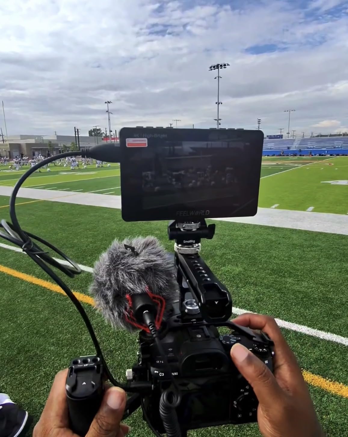 FEELWORLD F5 Prox 5.5 Inch 1600nit Field Camera Monitor with Touch 4K HDMI 3D LUT Waveform for DSLR Mirrorless Camera Help Filmmakers Photographer Outdoor Accurate Focus and Expose customer photo 1