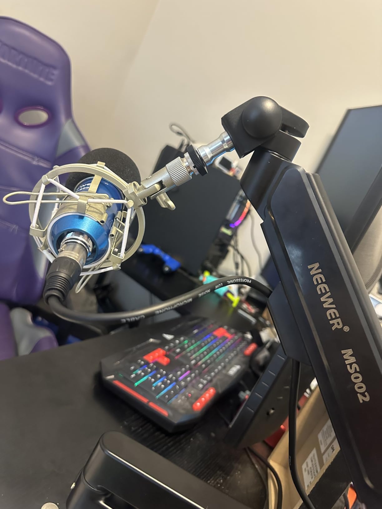 Neewer Low Profile Mic Arm Desk Mount, 360° Swivel Boom Arm with Pneumatic Damping Adjustable, Cable Management, Compatible with Shure MV7 SM7B Blue Yeti Gaming Streaming Podcast Microphone, MS002 customer photo 2