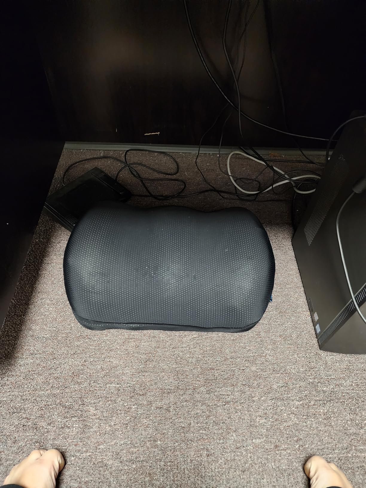 Everlasting Comfort Adjustable Cloud Foot Rest for Under Desk at Work with Pressure Point Nodes - Comfortable Memory Foam Office Foot Stool & Under Desk Pillow for Gaming & Home Accessories customer photo 2