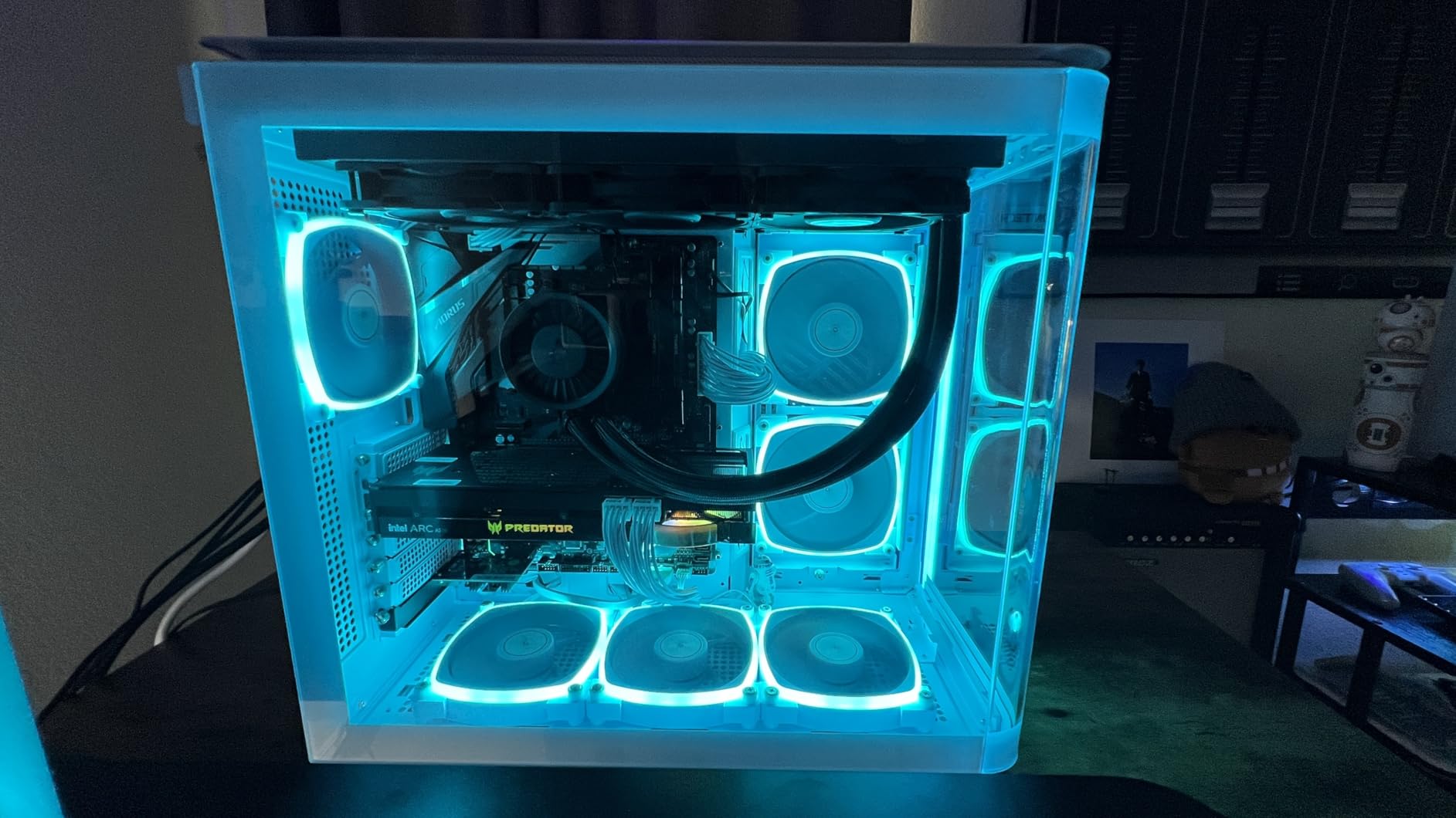 Montech King 95 Dual-Chamber ATX Mid-Tower PC Gaming Case, High-Airflow, Toolless Panels, Sturdy Curved Tempered Glass Front and Side Panel, ARGB Lighting, Red customer photo 1