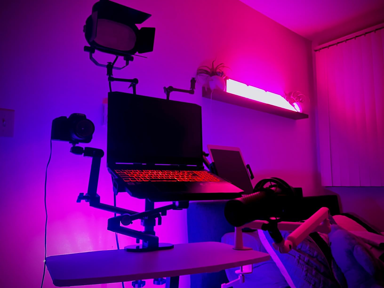 NEEWER Overhead Camera Stand Desk Mount Rig with 4 Boom Arms for Photography Video Light Ring Light Phone Mount Webcam Mic Compact DSLR for Live Streaming Broadcast Online Teaching Meeting, DS007 customer photo 2