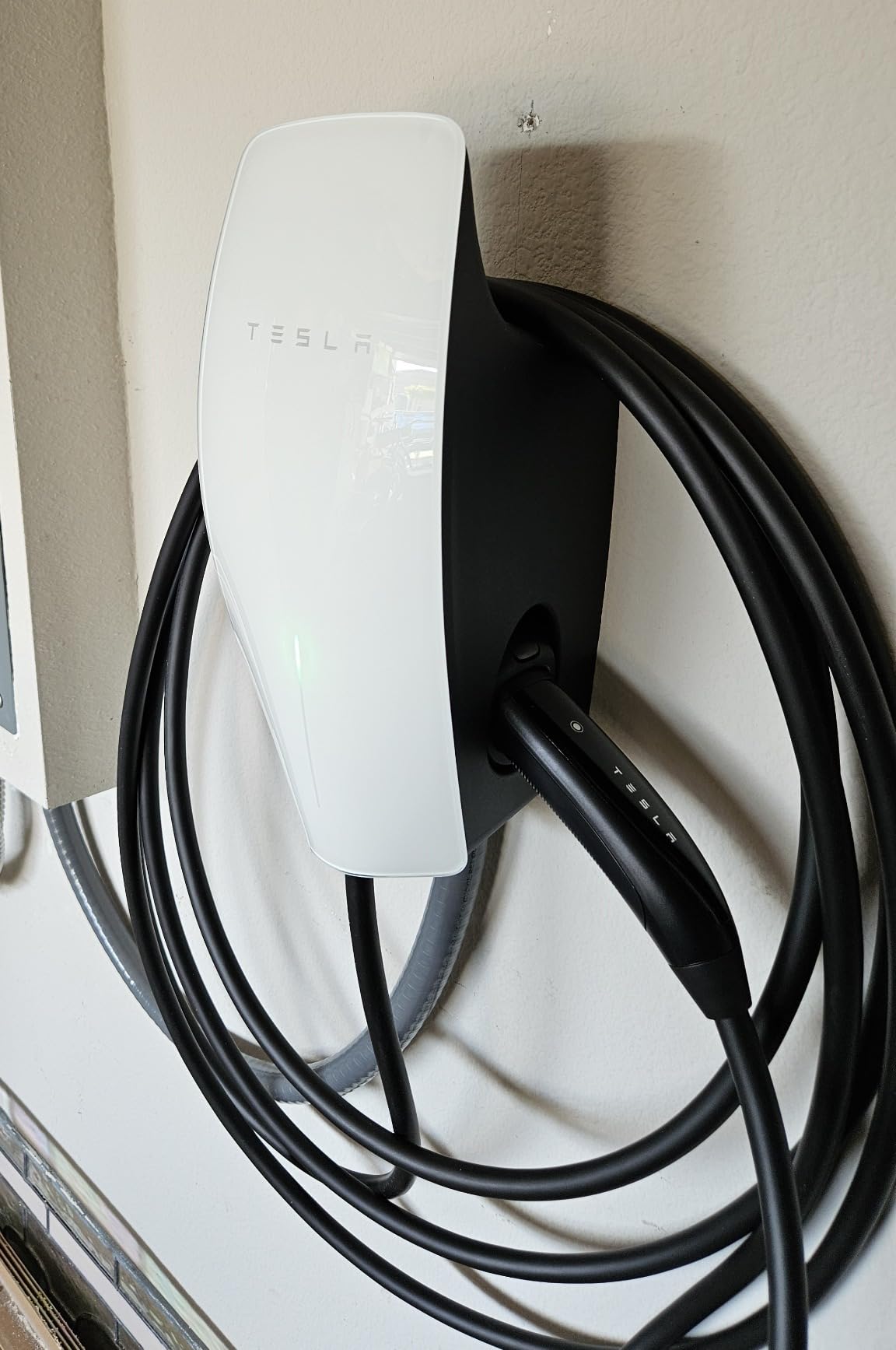 Tesla Universal Wall Connector - Home Electric Vehicle (EV) Charger with Dual Plug Type (NACS + J1772) - Compatible with All North American EVs - Level 2 - up to 48A - Energy Star Partner customer photo 1